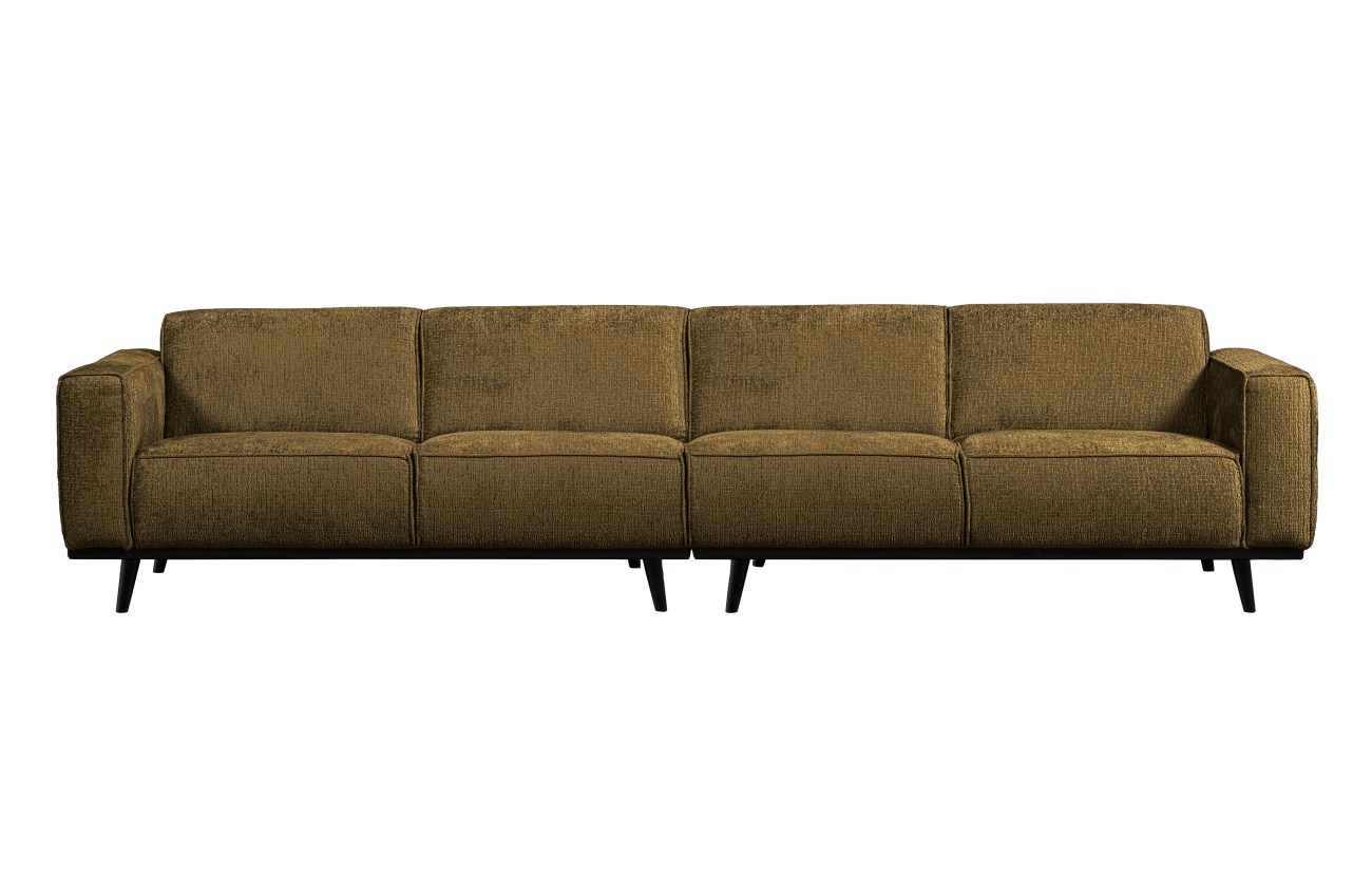 Das Sofa Statement überzeugt mit seinem modernen Stil. Gefertigt wurde es aus Struktursamt, welches einen braunen Farbton besitzt. Das Gestell ist aus Birkenholz und hat eine schwarze Farbe. Das Sofa besitzt eine Breite von 372 cm.