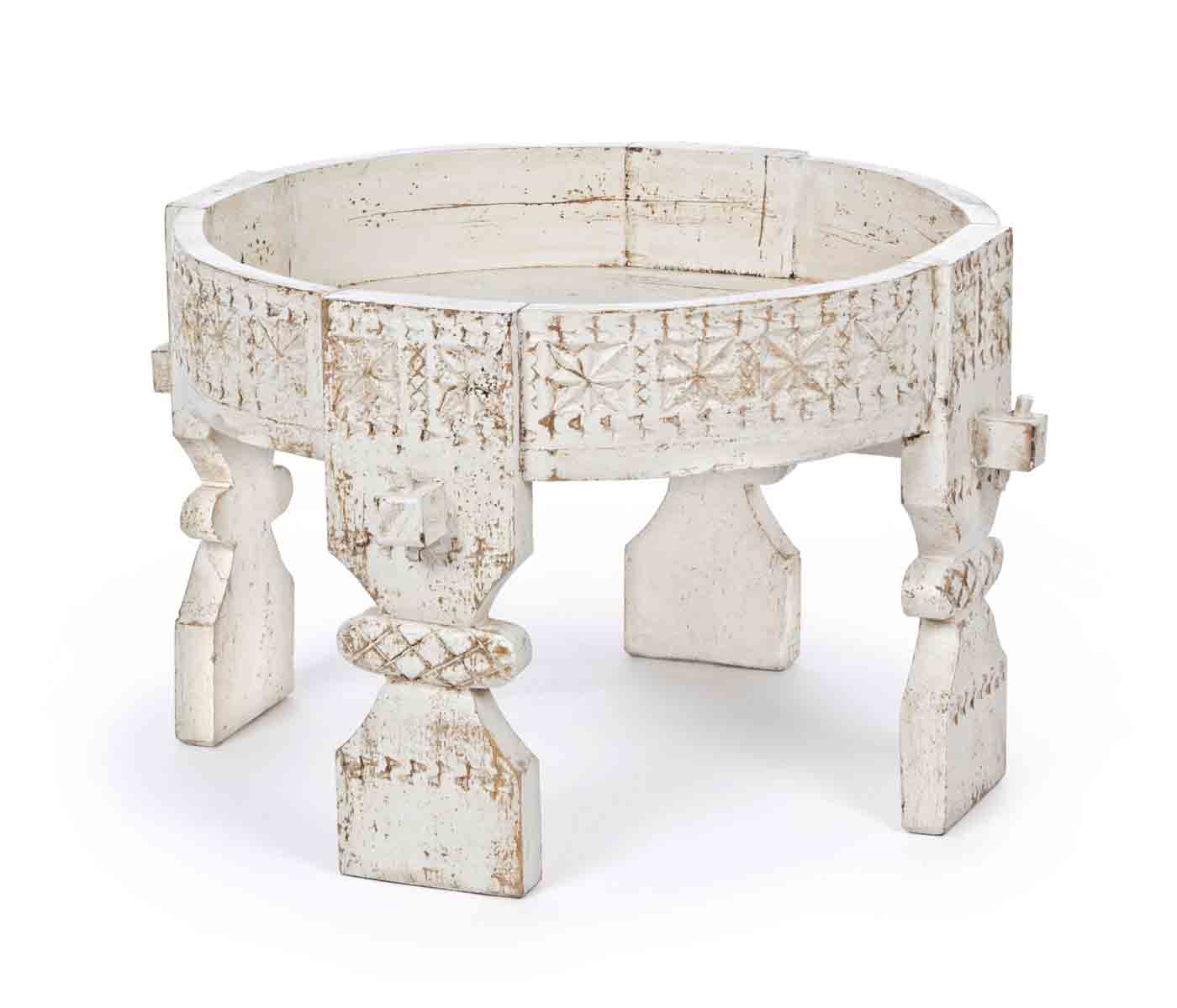 Das Skandinavische Design des Beistelltisches Yasir überzeugt. Gefertigt wurde der Tisch aus Mangoholz und hat per Hand eine Feinbearbeitung erhalten. Der Tisch ist in einem weißen Farbton.