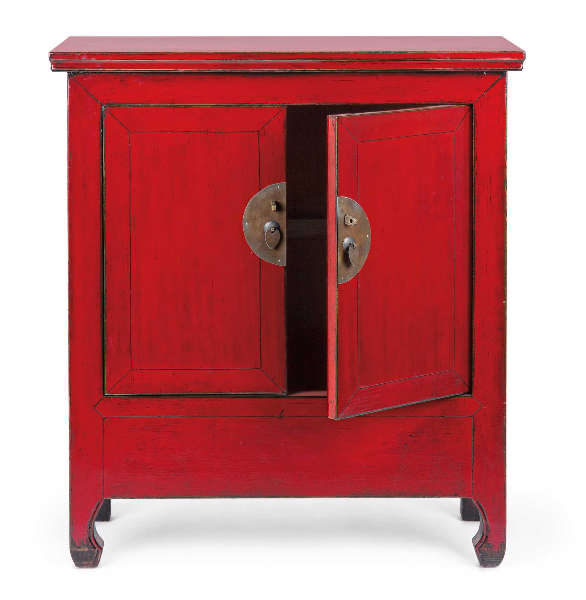 Die Kommode Jinan überzeugt mit ihrem klassischen Design. Gefertigt wurde sie aus Ulmen-Holz, welches einen roten Farbton besitzt. Das Gestell ist auch aus Ulmen-Holz. Die Kommode verfügt über zwei Türen. Die Breite beträgt 89 cm.