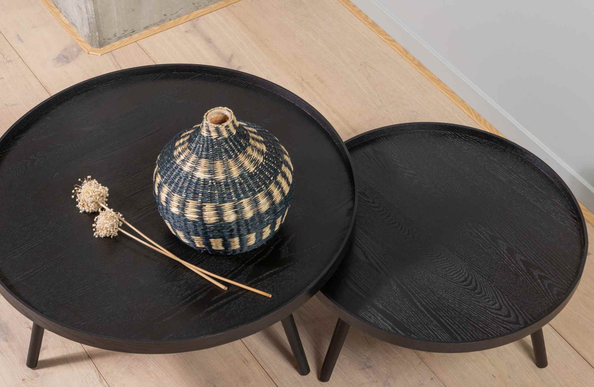 Beistelltisch Mesa aus Holz, Schwarz, L