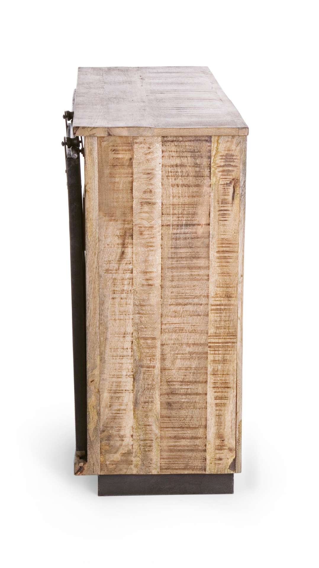 Die Kommode Tudor überzeugt mit ihrem klassischen Design. Gefertigt wurde sie aus Mango-Holz, welches einen natürlichen Farbton besitzt. Das Gestell ist auch aus Mango-Holz. Die Kommode verfügt über eine Tür und vier Schubladen. Die Breite beträgt 90 cm.
