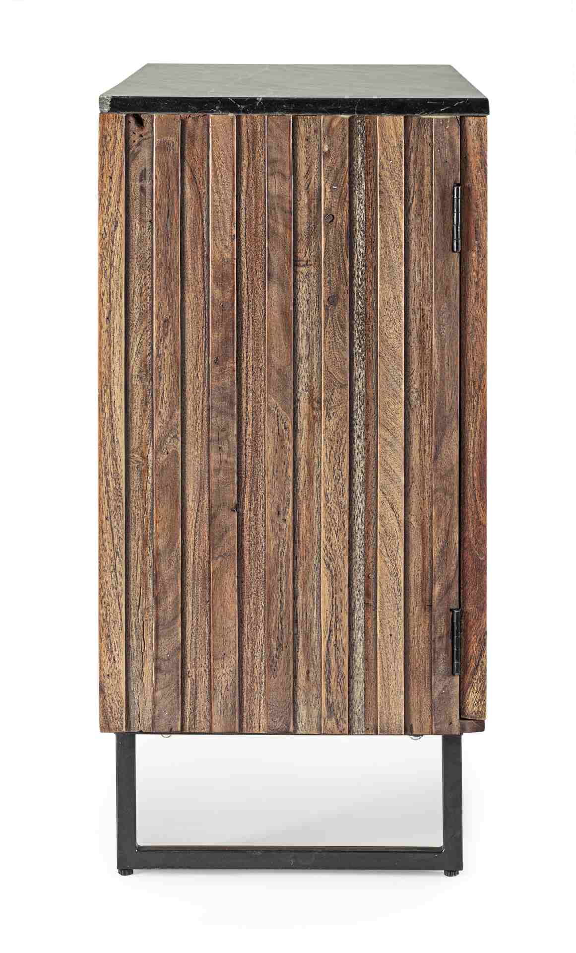 Das Sideboard Norfolk überzeugt mit seinem modernem Design. Gefertigt wurde es aus Akazien-Holz, welches einen natürlichen Farbton besitzt. Das Gestell ist aus Metall und hat eine schwarze Farbe. Die Oberflächenplatte ist aus Marmor. Das Sideboard verfügt
