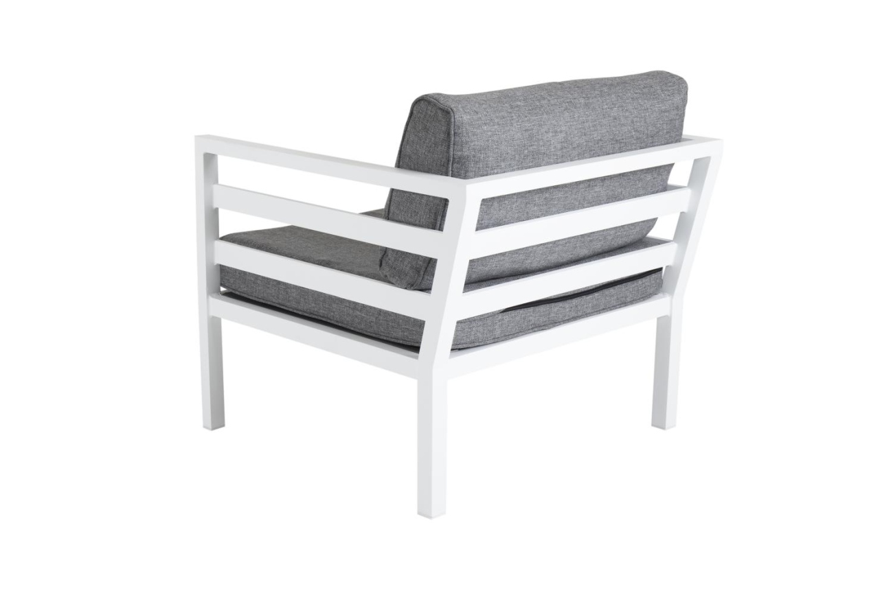 Der Gartensessel Weldon überzeugt mit seinem modernen Design. Gefertigt wurde er aus Stoff, welcher einen dunkelgrauen Farbton besitzt. Das Gestell ist aus Metall und hat eine weiße Farbe. Die Sitzhöhe des Sessels beträgt 43 cm.