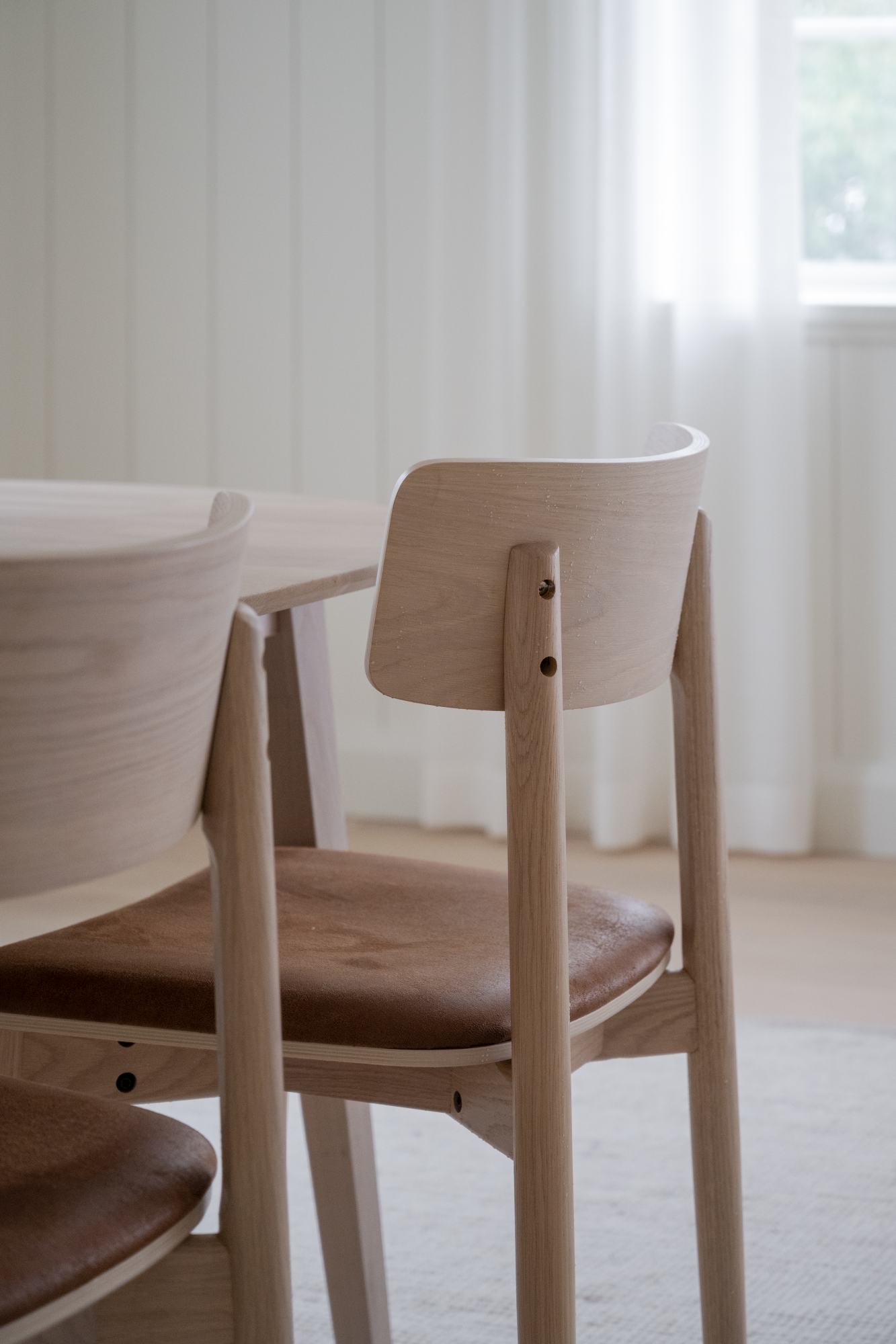 Machen Sie Ihr Zuhause komplett mit Stuhl Wolcott 2er Set, Eiche Whitewash / Braun.