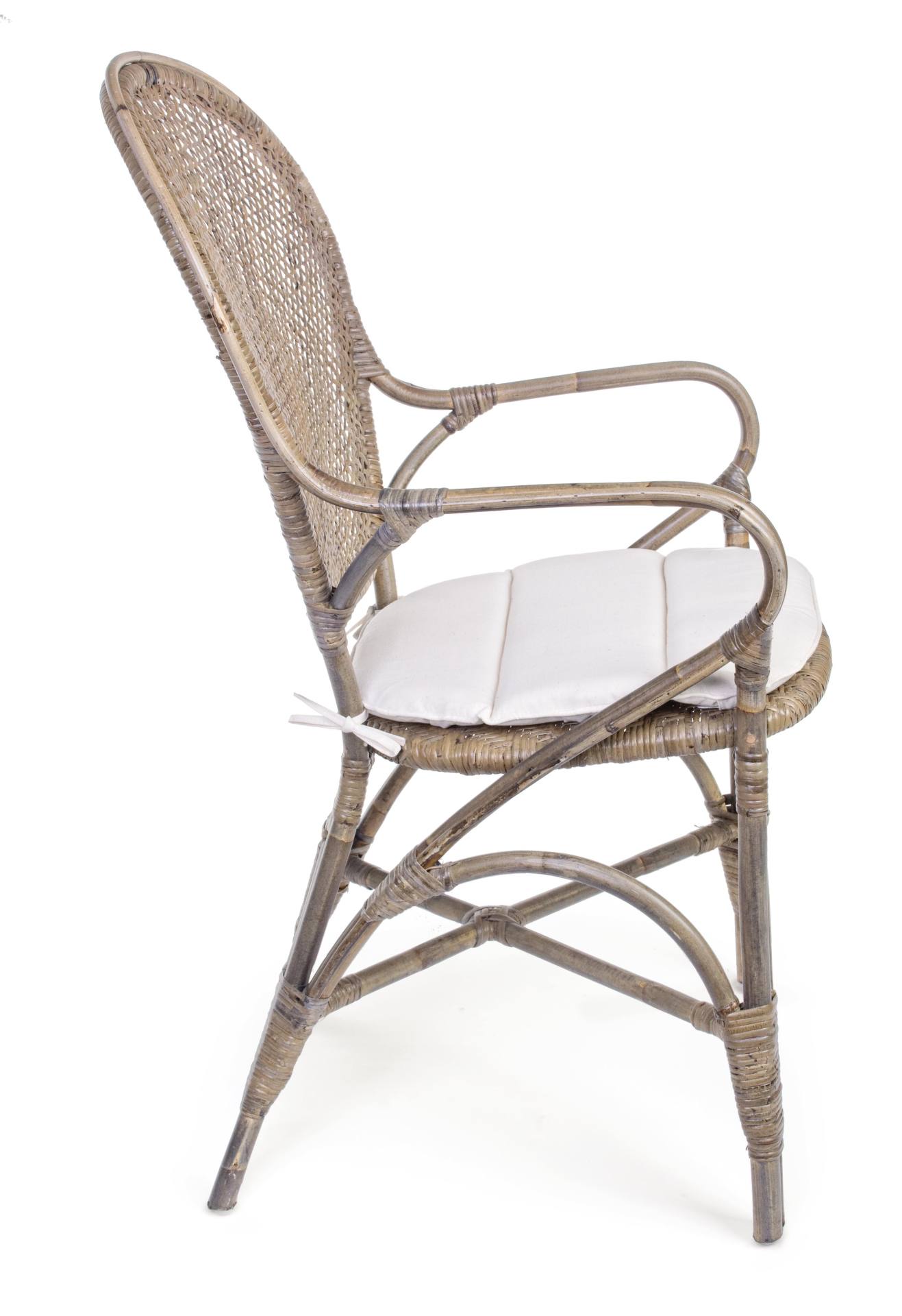 Der Stuhl Edelina überzeugt mit seinem klassischem Design. Gefertigt wurde der Stuhl aus Rattan, welches einen natürlichen Farbton besitzt. Der Stuhl beinhaltet ein Sitzkissen aus Baumwolle. Die Sitzhöhe beträgt 47 cm.