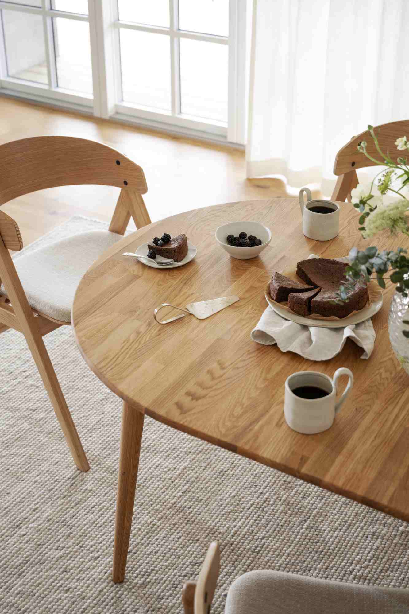 Ausziehtisch Tyler Oval 170/210cm, Eiche Natur – stilvoller Blickfang für Ihr Zuhause.