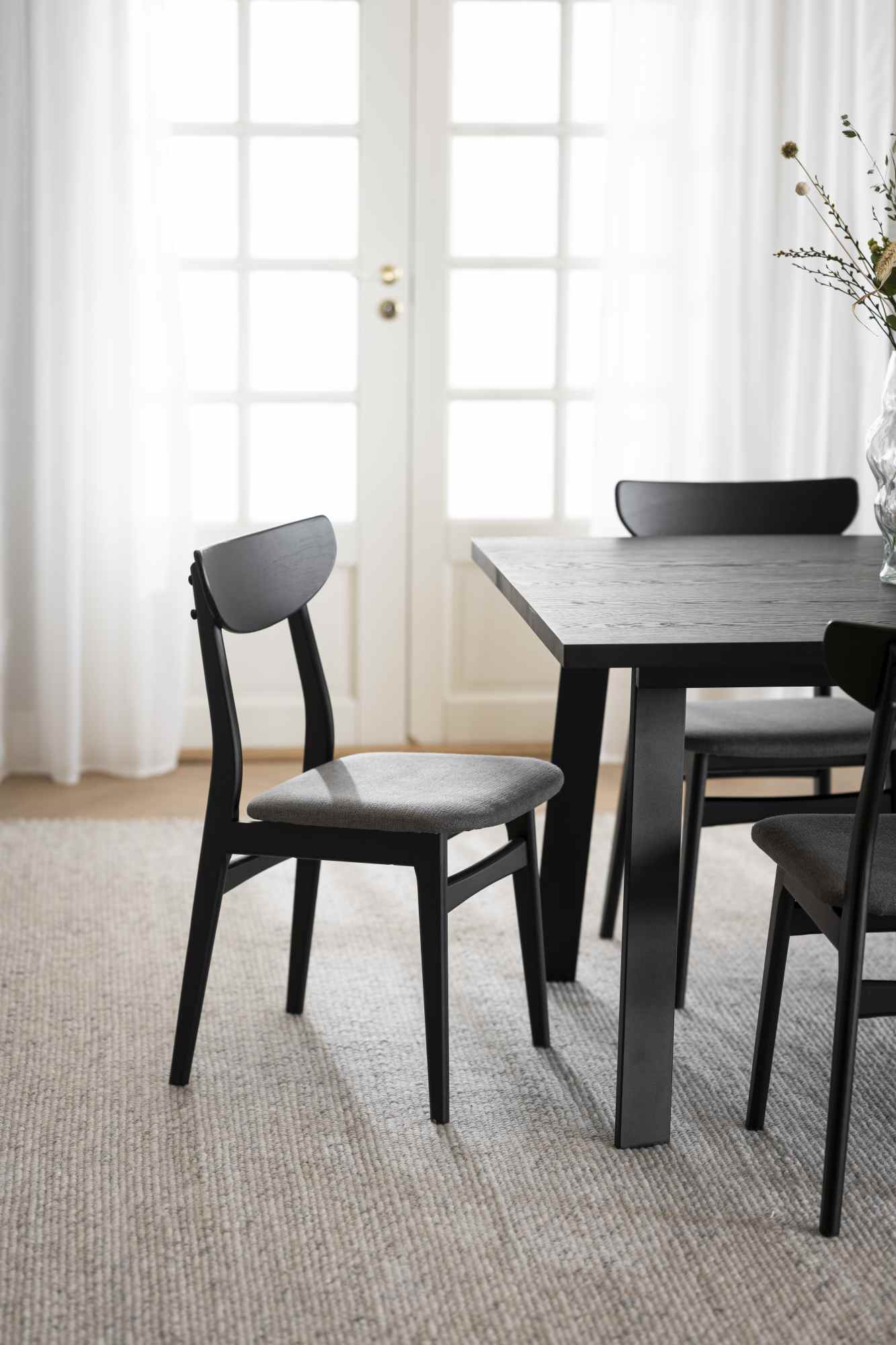 Edles Möbelstück: Esstisch Winnipeg 200x100cm, Eiche Schwarz für stilvolle Einrichtung.