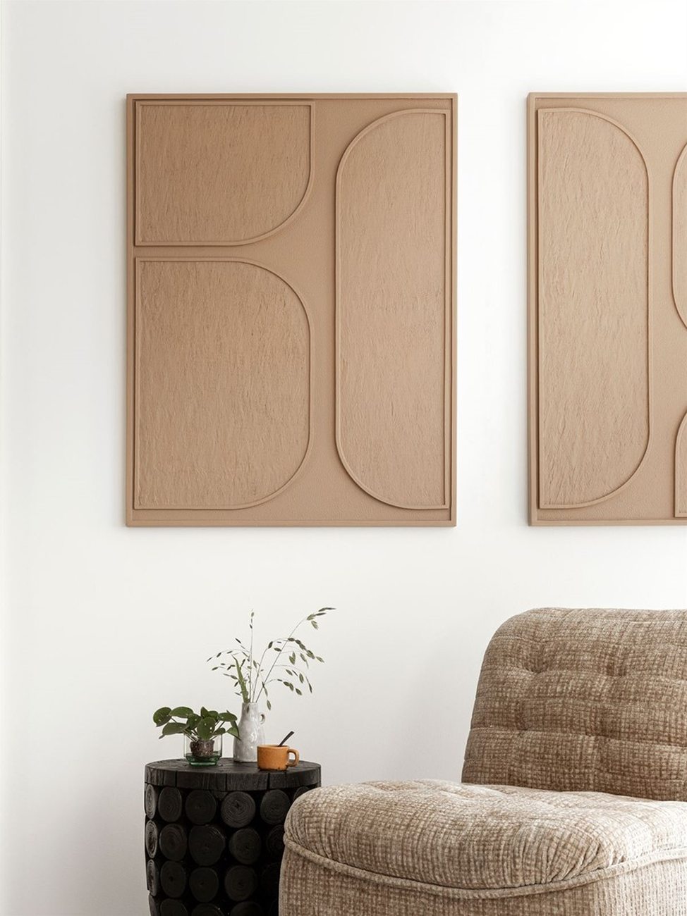 Das Wandpaneel Lorcan überzeugt mit seinem modernen Design. Gefertigt wurde es aus Holzrinde, welches einen braunen Farbton besitzt. Das Wandpaneel besitzt eine Größe von 102x76 cm.