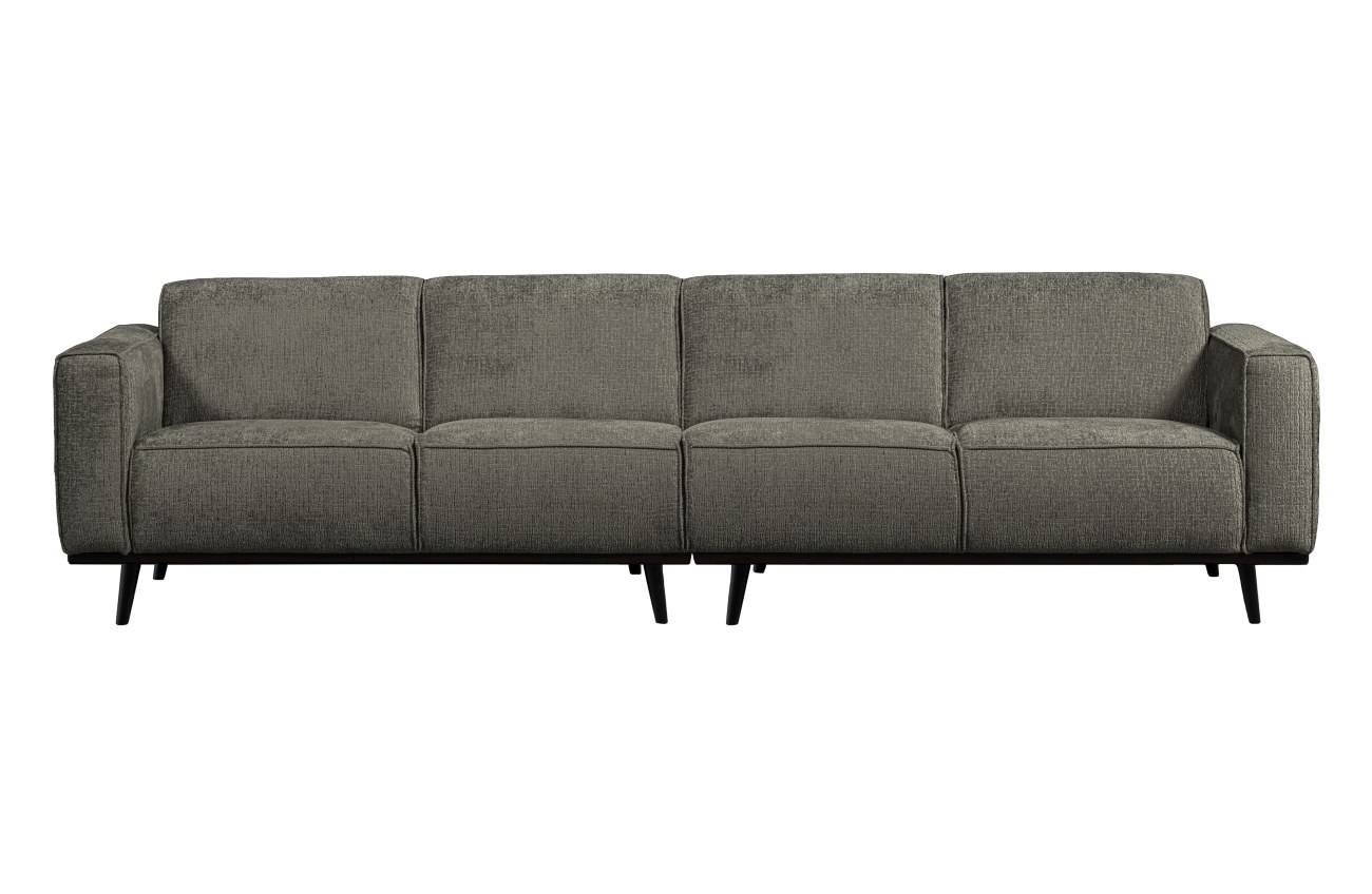 Das Sofa Statement überzeugt mit seinem modernen Stil. Gefertigt wurde es aus Struktursamt, welches einen graugrünen Farbton besitzt. Das Gestell ist aus Birkenholz und hat eine schwarze Farbe. Das Sofa besitzt eine Breite von 280 cm.