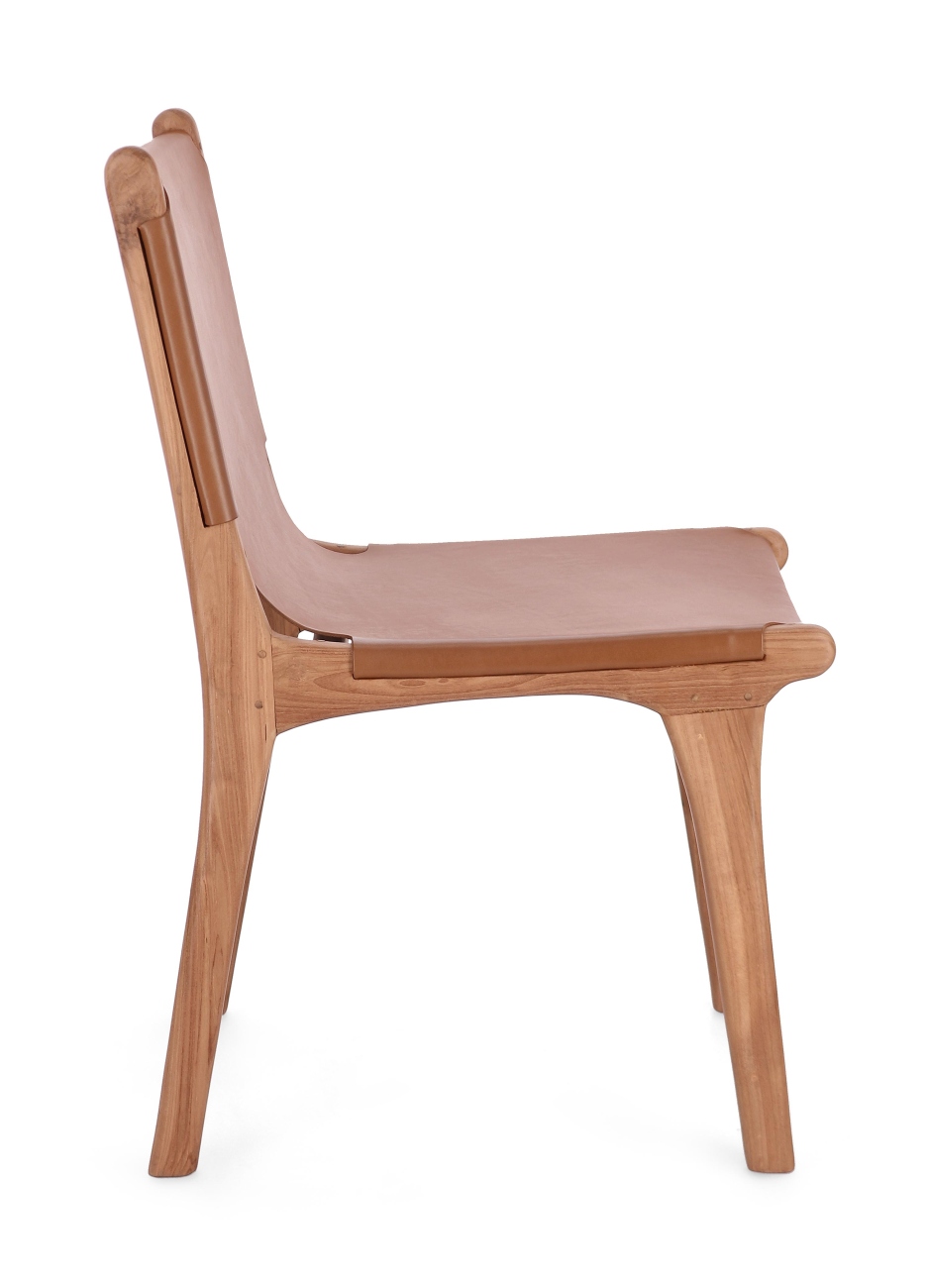 Der Esszimmerstuhl Eugenie überzeugt mit seinem modernen Stil. Gefertigt wurde er aus Leder, welches einen Cognac Farbton besitzt. Das Gestell ist aus Teakholz und hat eine natürliche Farbe. Der Stuhl besitzt eine Sitzhöhe von 45 cm.