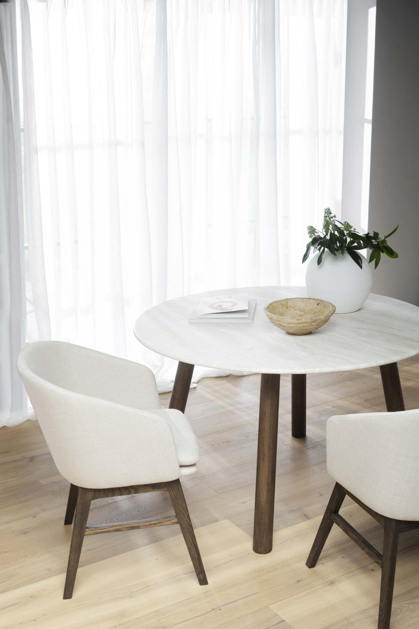 Edles Möbelstück: Stuhl Windham 2er Set mit Armlehnen, Beige / Braun für stilvolle Einrichtung.