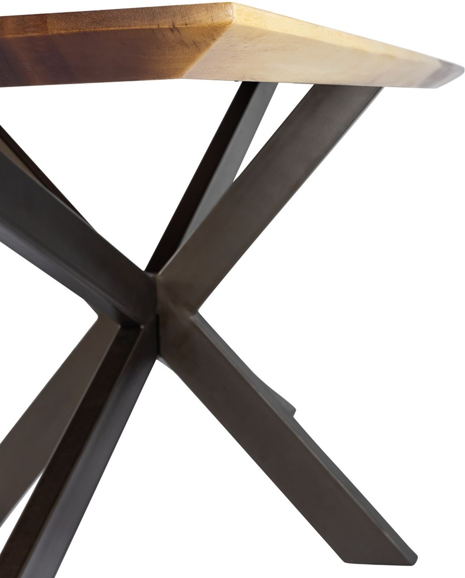 Der Esstisch Flare wurde aus massivem Suar Holz gefertigt, welches einen natürlichen Farbton besitzt. Das Gestell ist aus Metall und besitzt eine schwarze Farbe. Der Esstisch überzeugt mit seinem industriellem aber auch massivem Design. Der Tisch hat eine