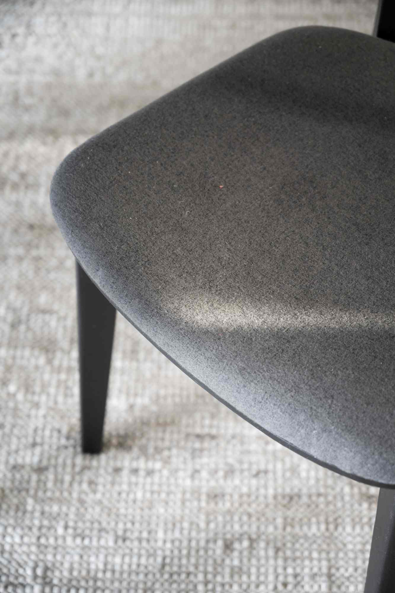 Design trifft Funktion: Stuhl Kato 2er Set, Schwarz / Grau.