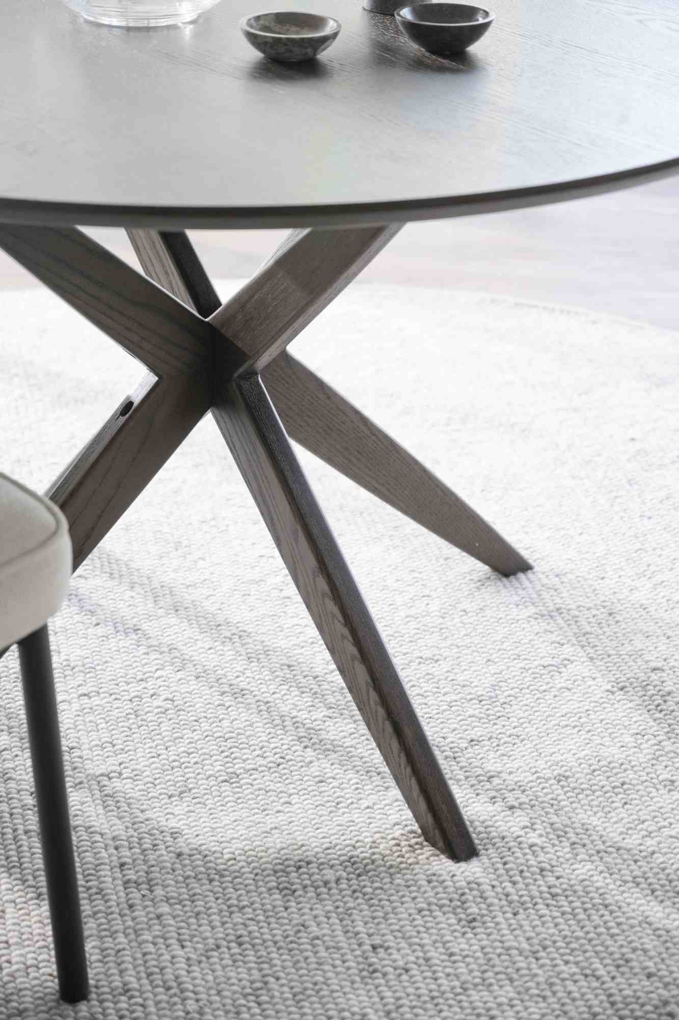 Hochwertiger Esstisch Calverton Rund, 120cm, Braun für jede Einrichtung.