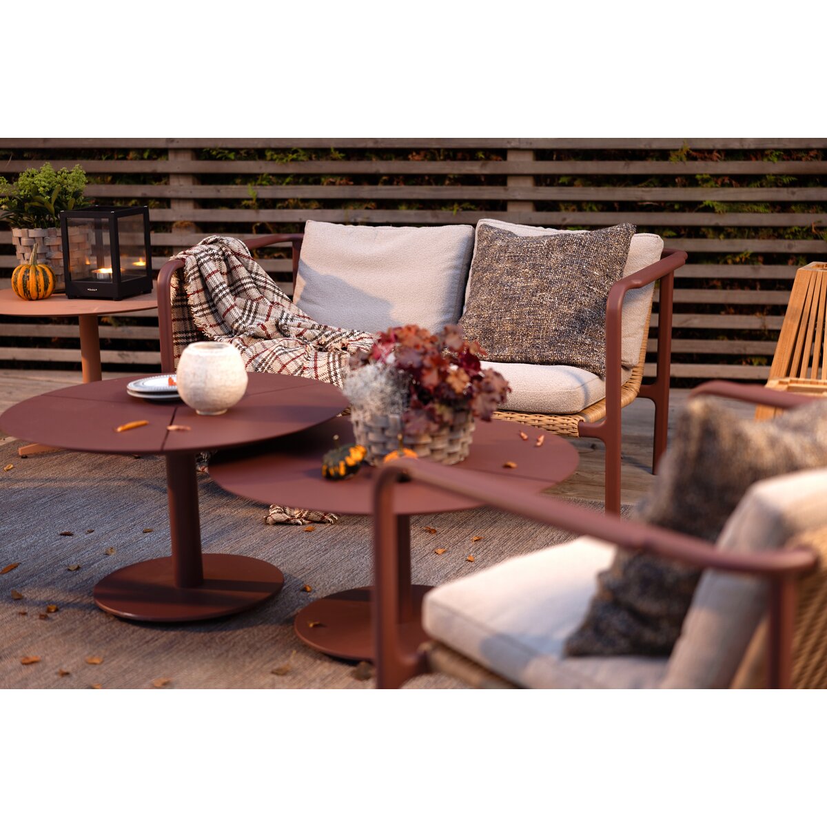 Gartencouchtisch Peace aus Aluminium - 80x80x46 cm, Zinnoberrot