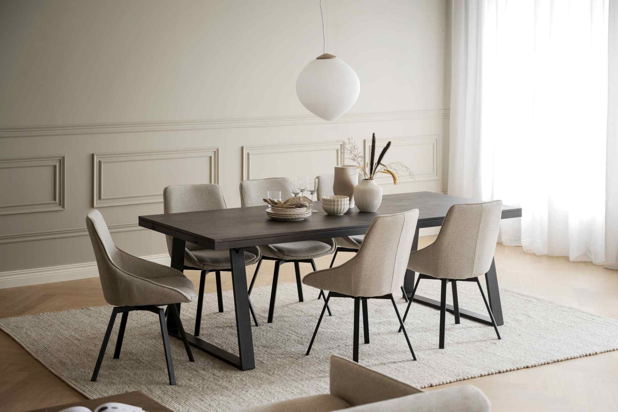 Hochwertiger Esstisch Brooklyn, Trapez-Gestell, 220cm, Braun für jede Einrichtung.