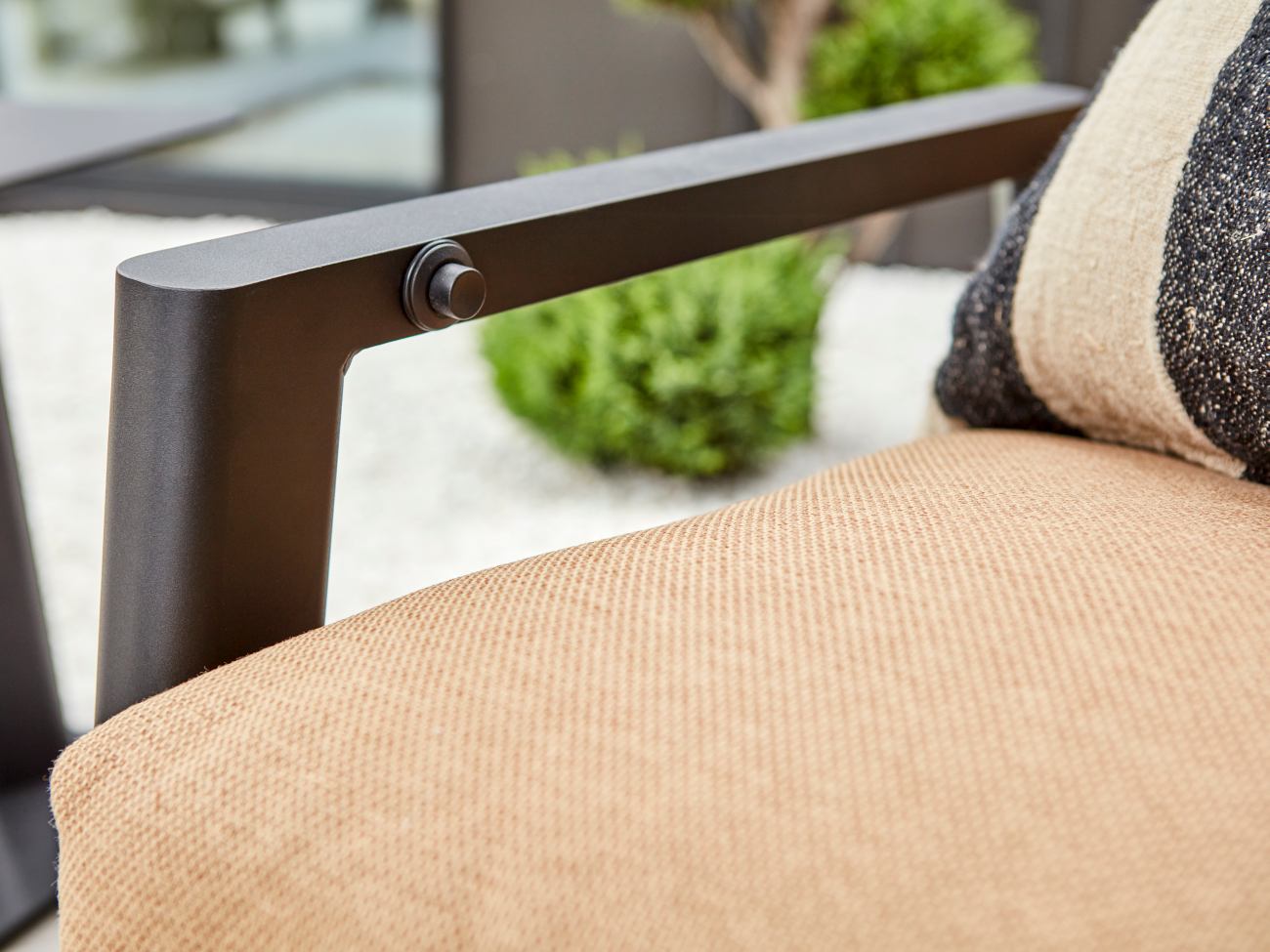 Gartensessel Slide mit verstellbarer Rückenlehne, Schwarz / Braun