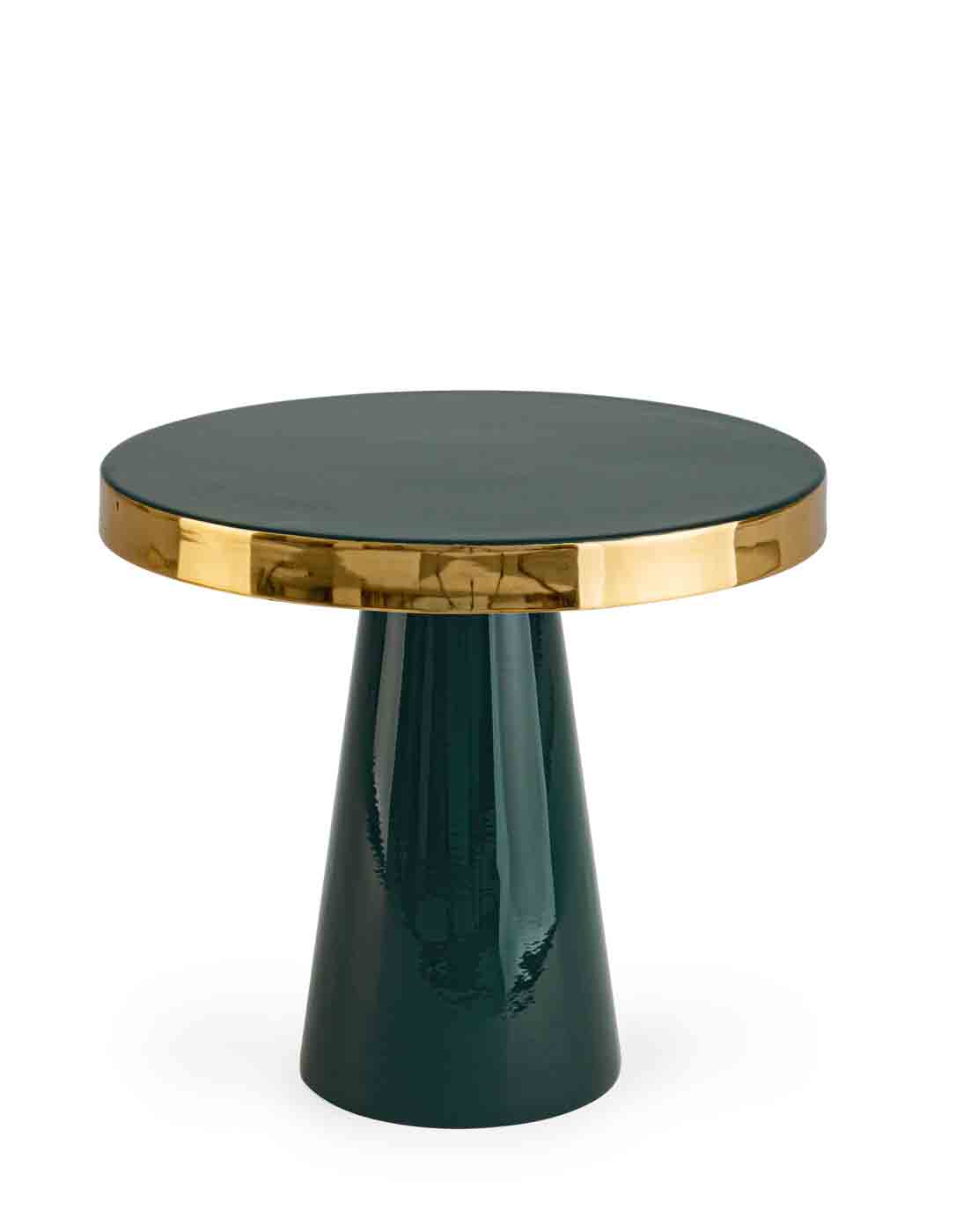 Der Beistelltisch Nandika überzeugt mit seinem modernen Design. Gefertigt wurde der Tisch aus Metall, welches eine Feinbearbeitung aus Lack erhalten hat. Die Kante des Tisches ist mit Messing beschichtet worden.