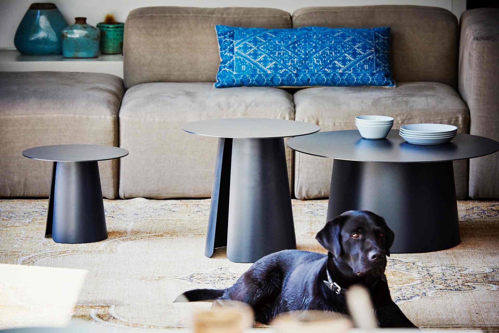 Beistelltisch Feel aus Aluminium, Schwarz, Ø 50 cm Beistelltisch Feel aus Aluminium, Schwarz, Ø 50 cm