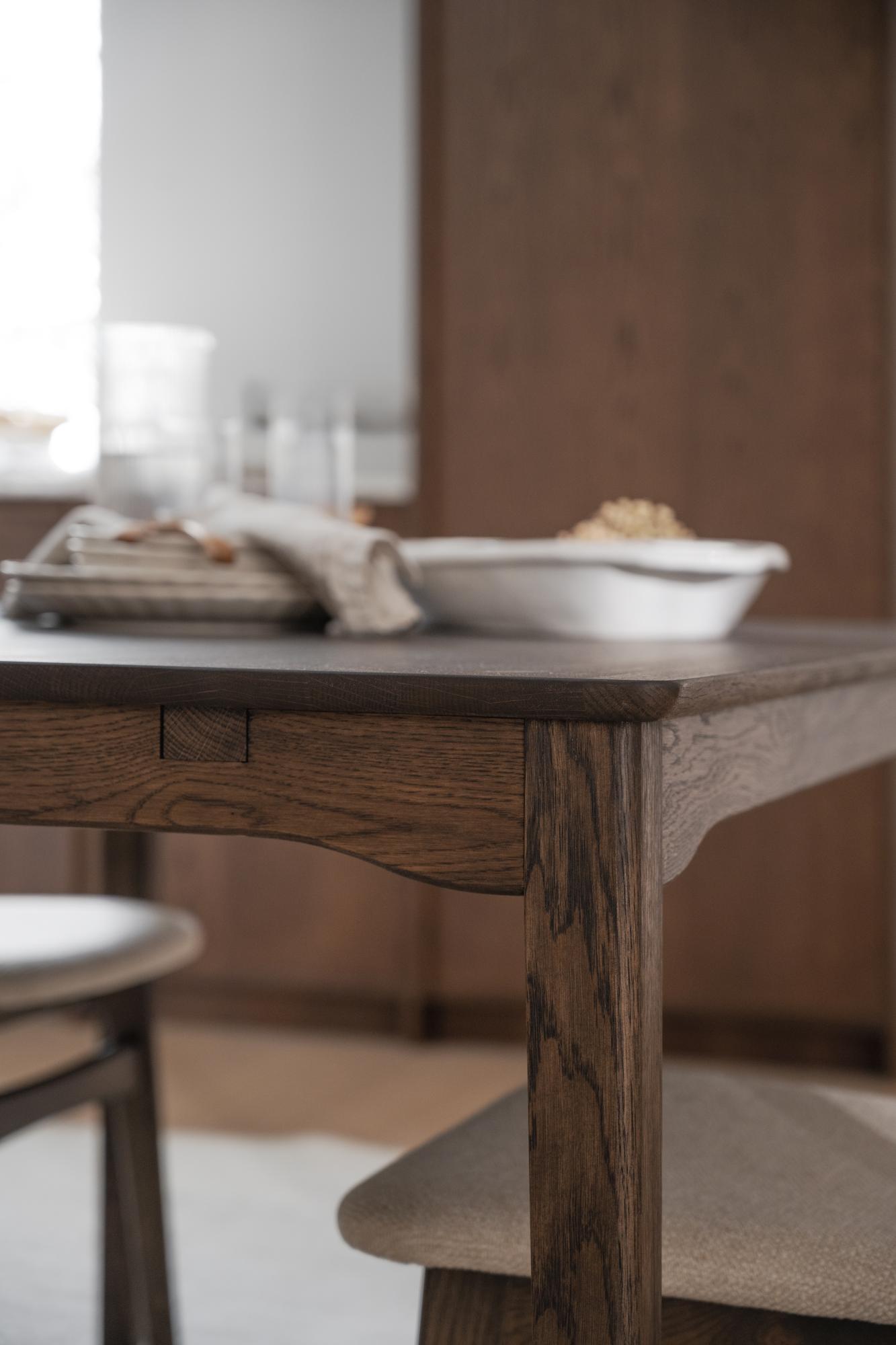 Design trifft Funktion: Esstisch Markham 140x90cm, Eiche Braun.