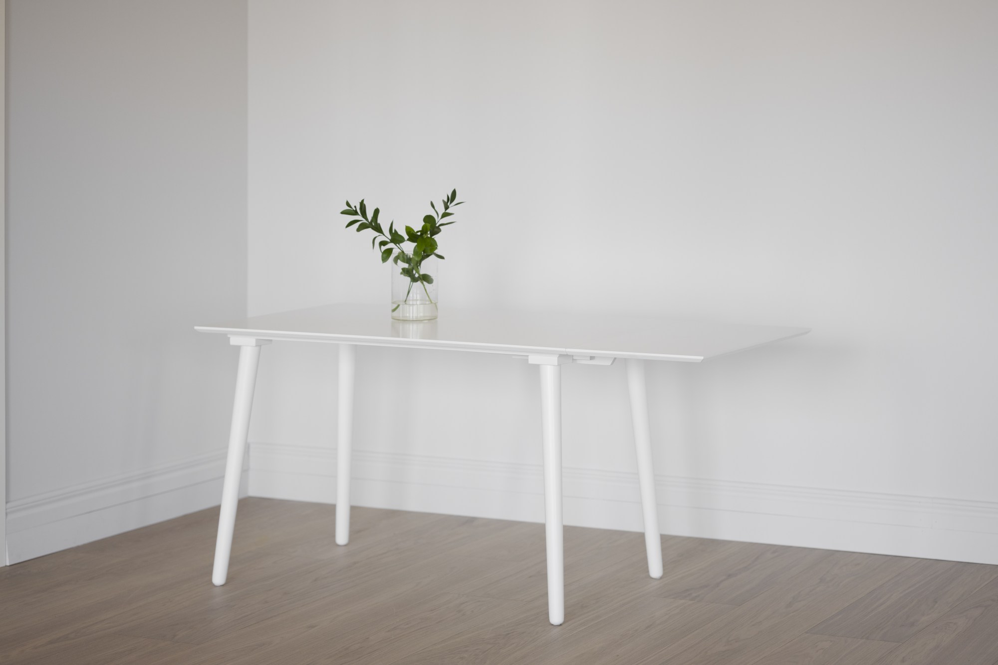 Klapptisch Lotta  120/160x80cm, MDF Weiß – modernes Design trifft Komfort.