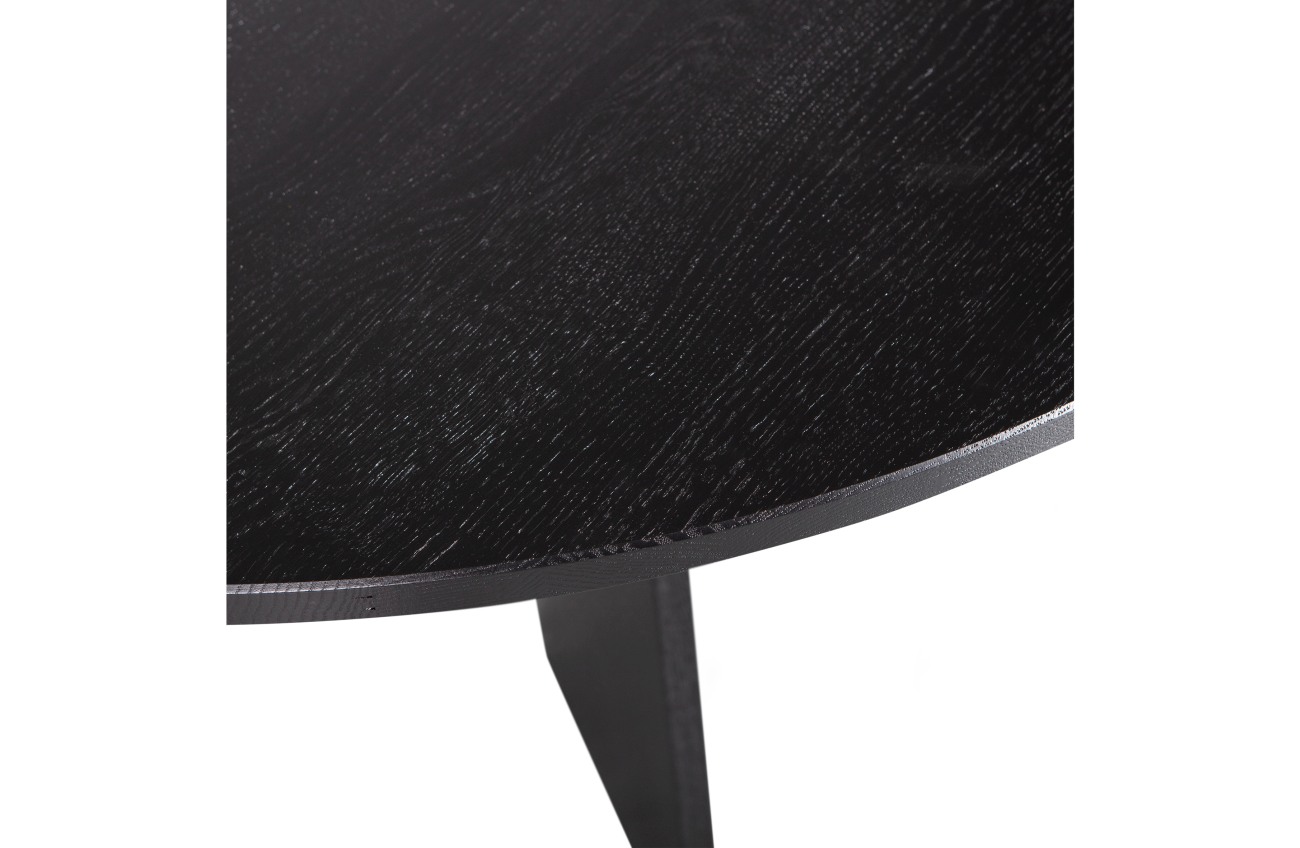 Der Esstisch Fries überzeugt mit seinem modernen Stil. Gefertigt wurde er aus Eichenholz, welches einen schwarzen Farbton besitzt. Das Gestell ist auch aus Eichenholz. Der Esstisch besitzt einen Durchmesser von 129 cm.