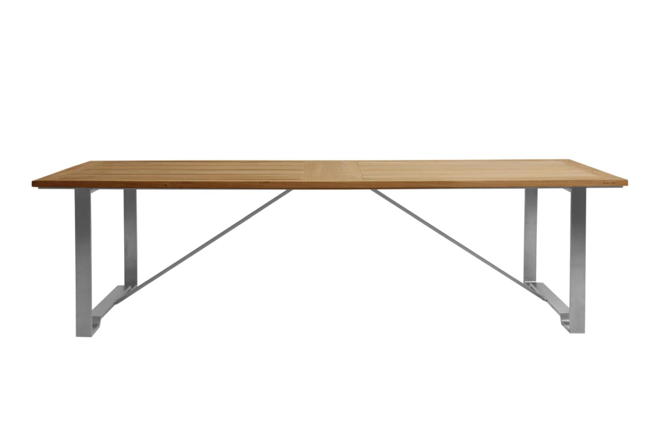 Der Gartencouchtisch Gotland überzeugt mit seinem modernen Design. Gefertigt wurde die Tischplatte aus Akazienhholz und besitzt einen natürlichen Farbton. Das Gestell ist auch aus Metall und hat eine silberne Farbe. Der Tisch besitzt eine Länger von 150 c