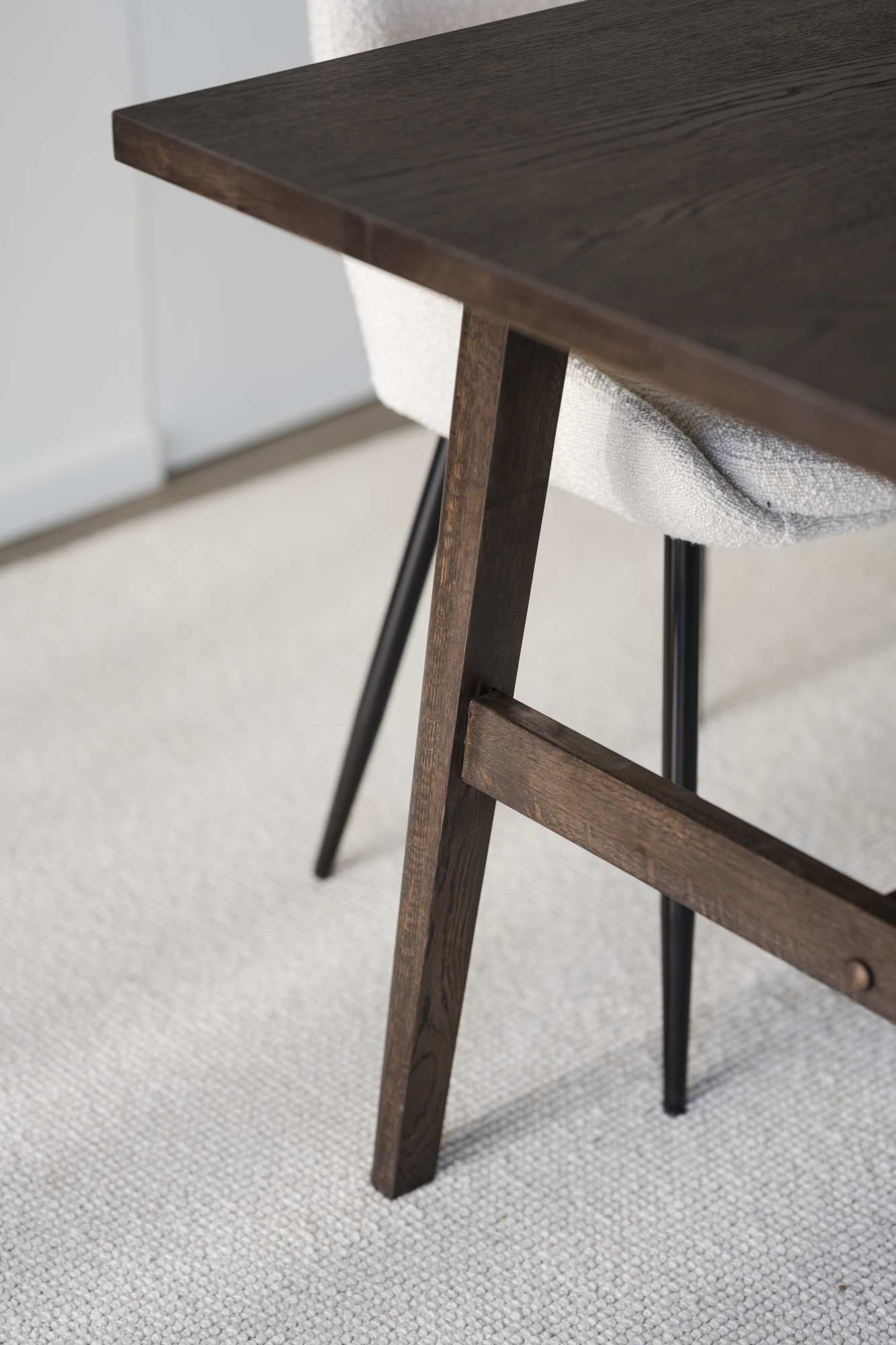 Design trifft Funktion: Esstisch Plainfield 220x100cm, Eiche Braun.