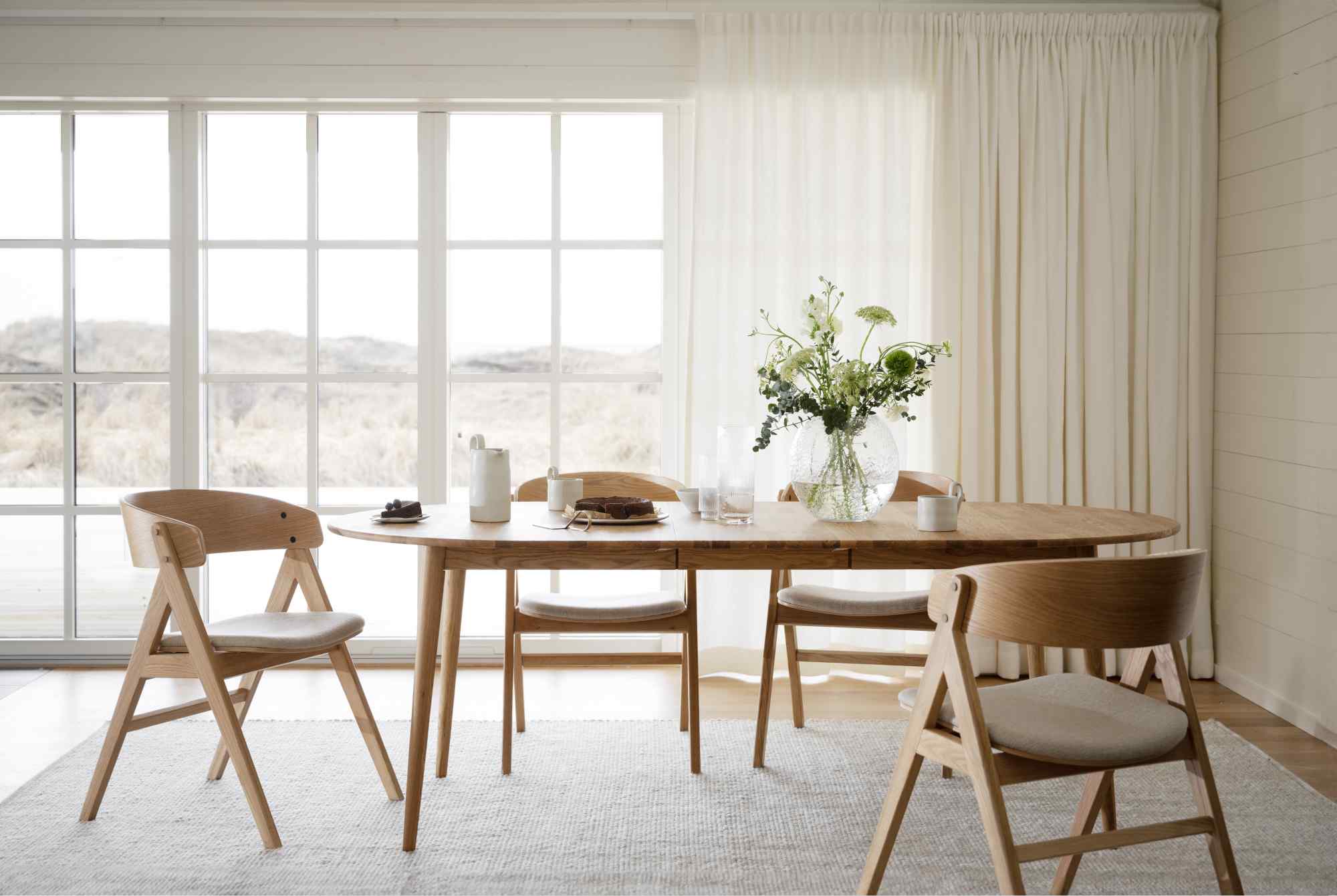 Ausziehtisch Tyler Oval 170/210cm, Eiche Natur – stilvoller Blickfang für Ihr Zuhause.