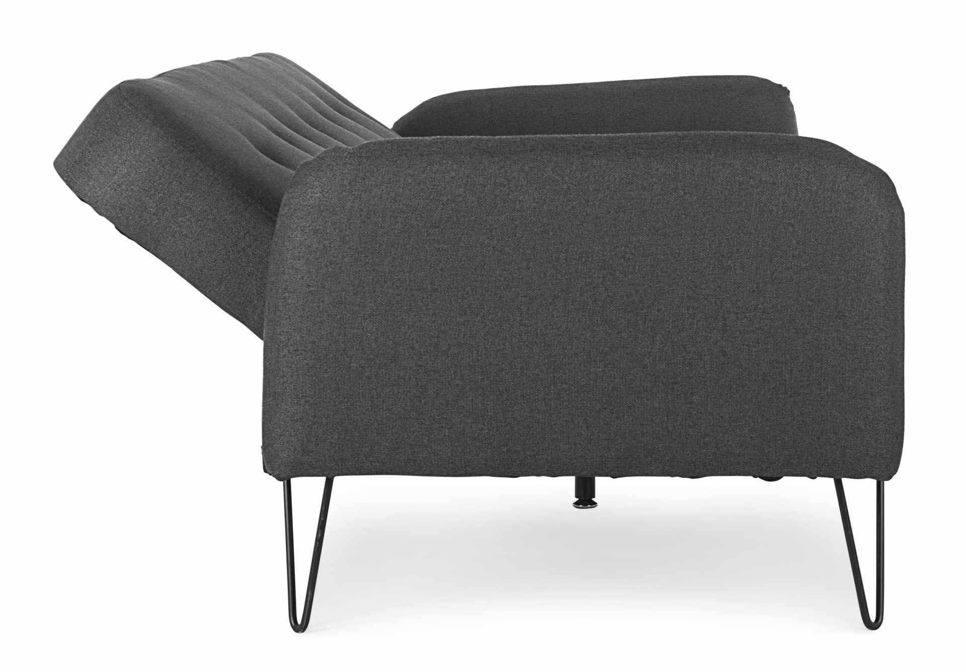 Das Schlafsofa Bridjet überzeugt mit seinem klassischen Design. Gefertigt wurde es aus Stoff, welcher einen schwarzen Farbton besitzt. Das Gestell ist aus Metall und hat eine schwarzen Farbe. Die Schlaffunktion hat ein Maß von 180x105 cm. Das Sofa ist in 