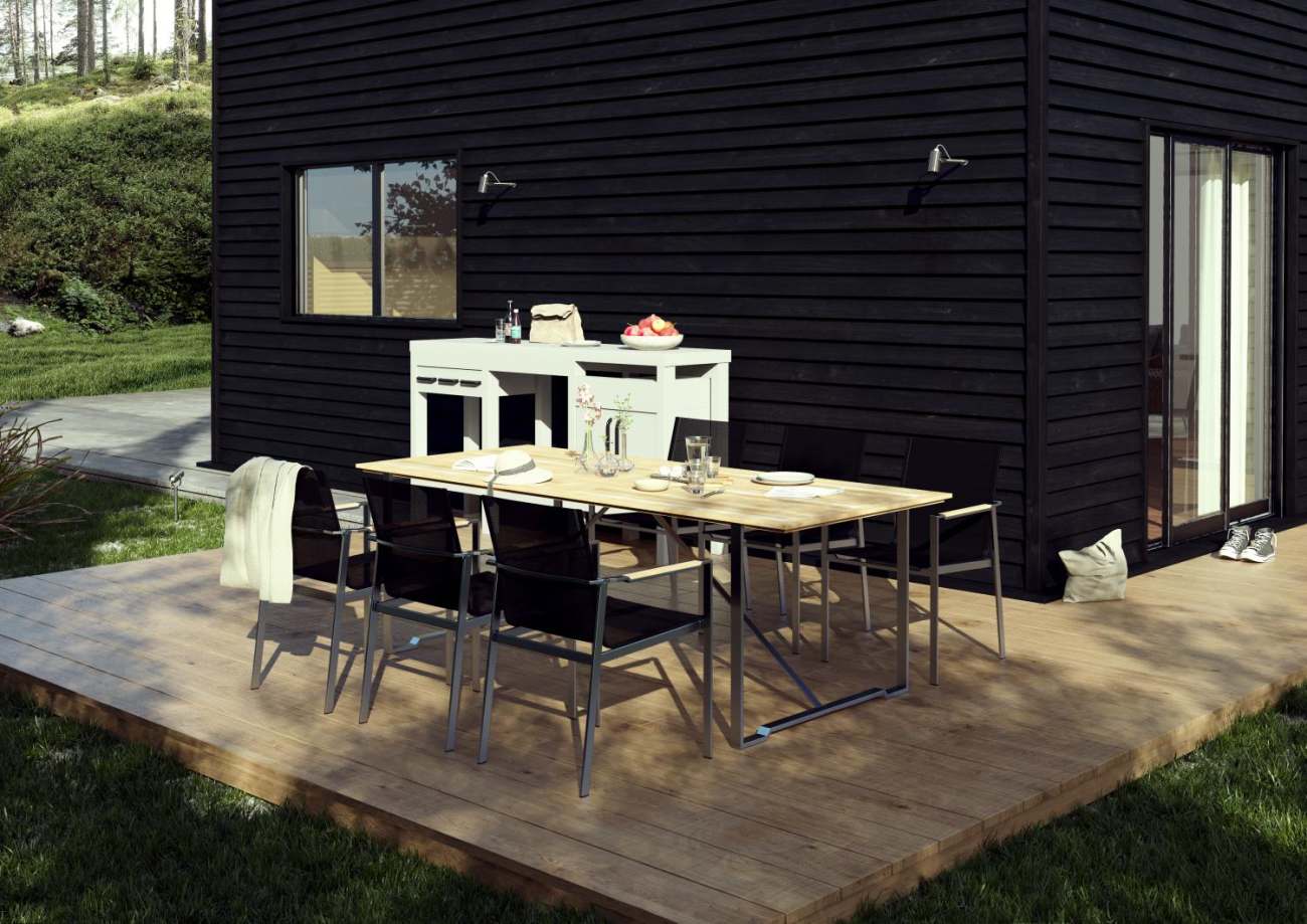 Der Gartenstuhl Gotland überzeugt mit seinem modernen Design. Gefertigt wurde er aus Textilene, welches einen schwarzen Farbton besitzt. Das Gestell ist aus Metall und hat eine silberne Farbe. Die Sitzhöhe des Stuhls beträgt 44 cm.