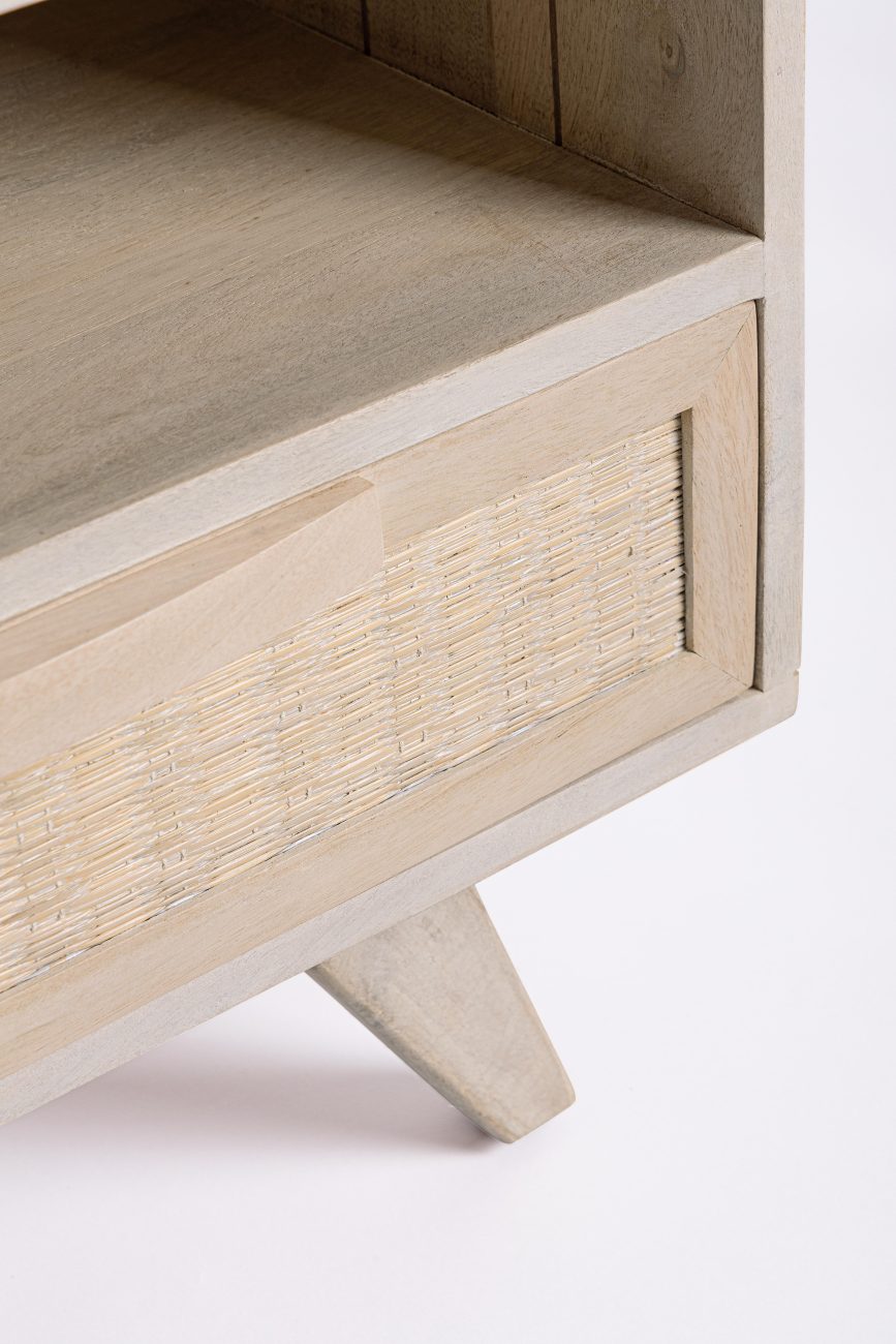 Nachttisch Sahana aus Mangoholz, Geschlossen