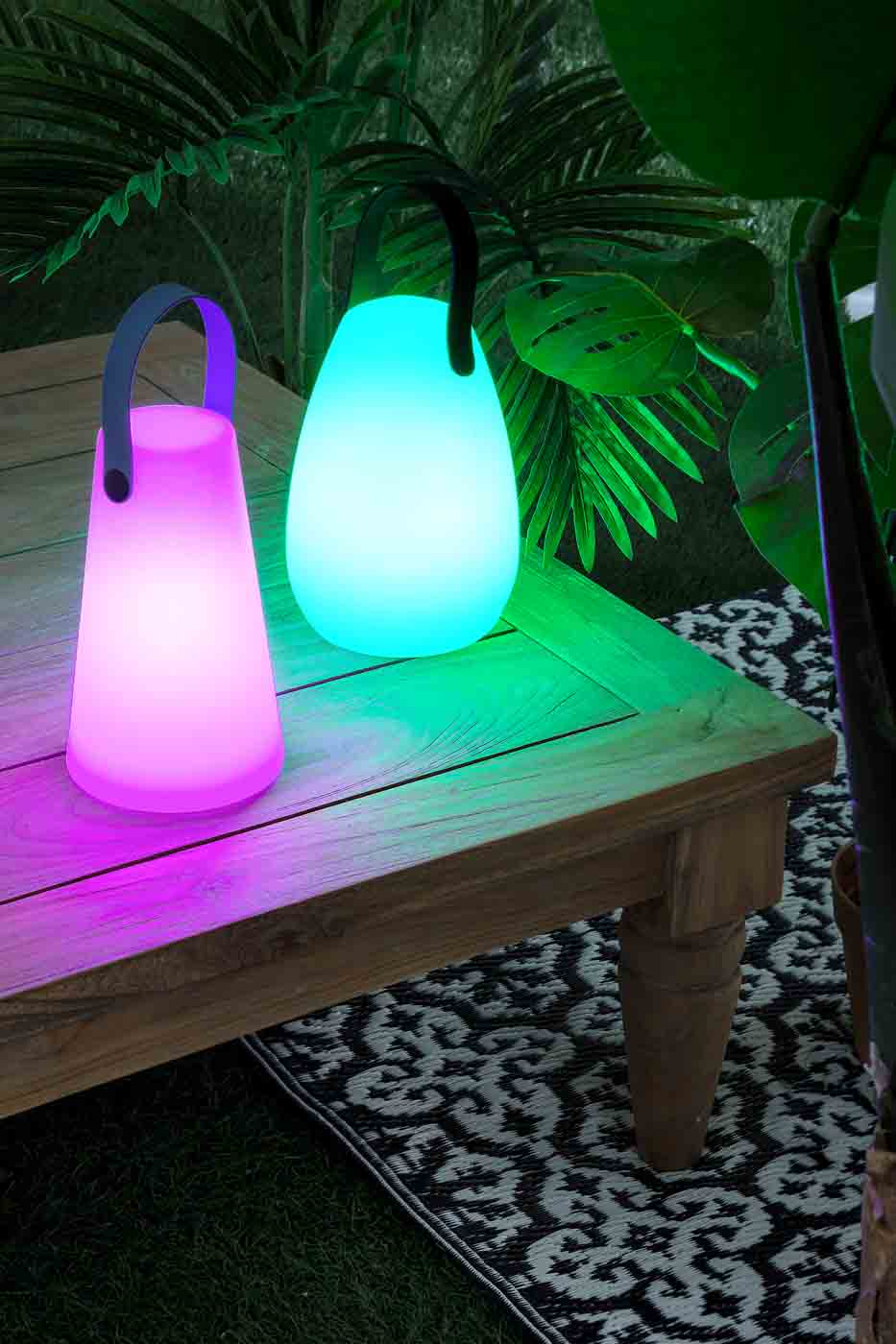 Besondere Outdoor-Lampe Party aus Kunststoff mit Lautsprecher, leuchtet in verschiedenen Farben