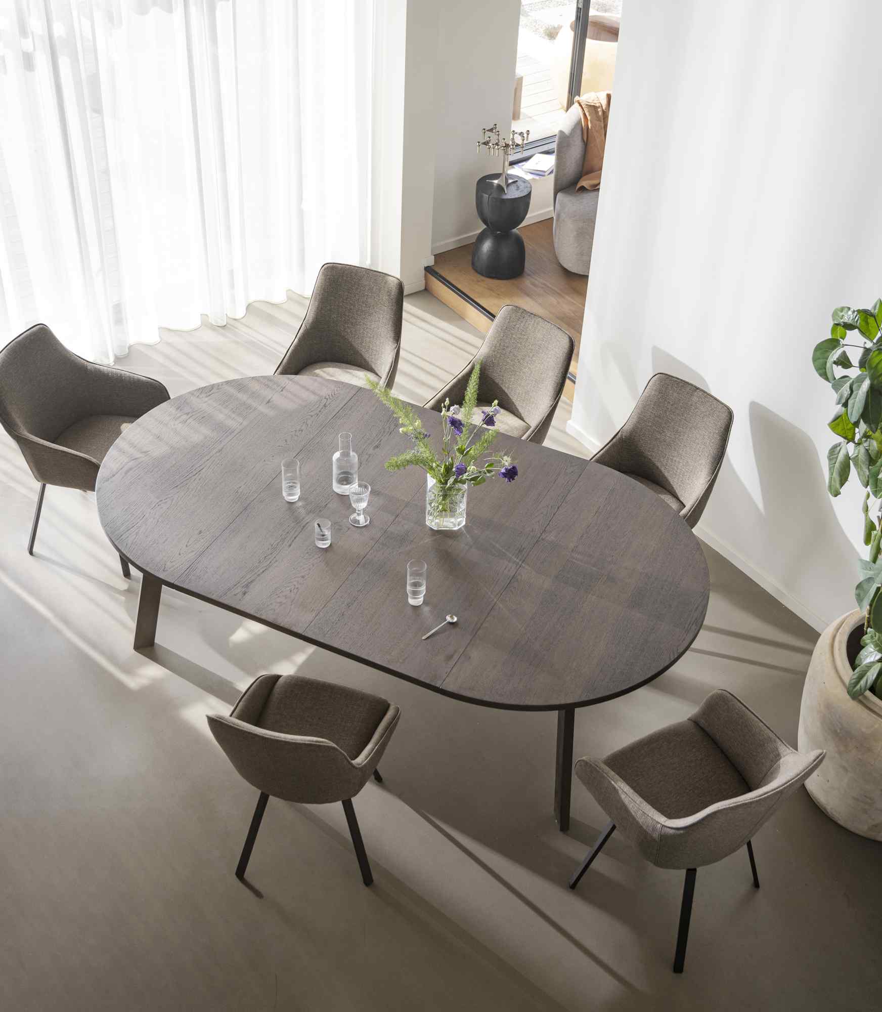 Machen Sie Ihr Zuhause komplett mit Esstisch Glenside Rund 130cm, Eiche Braun.