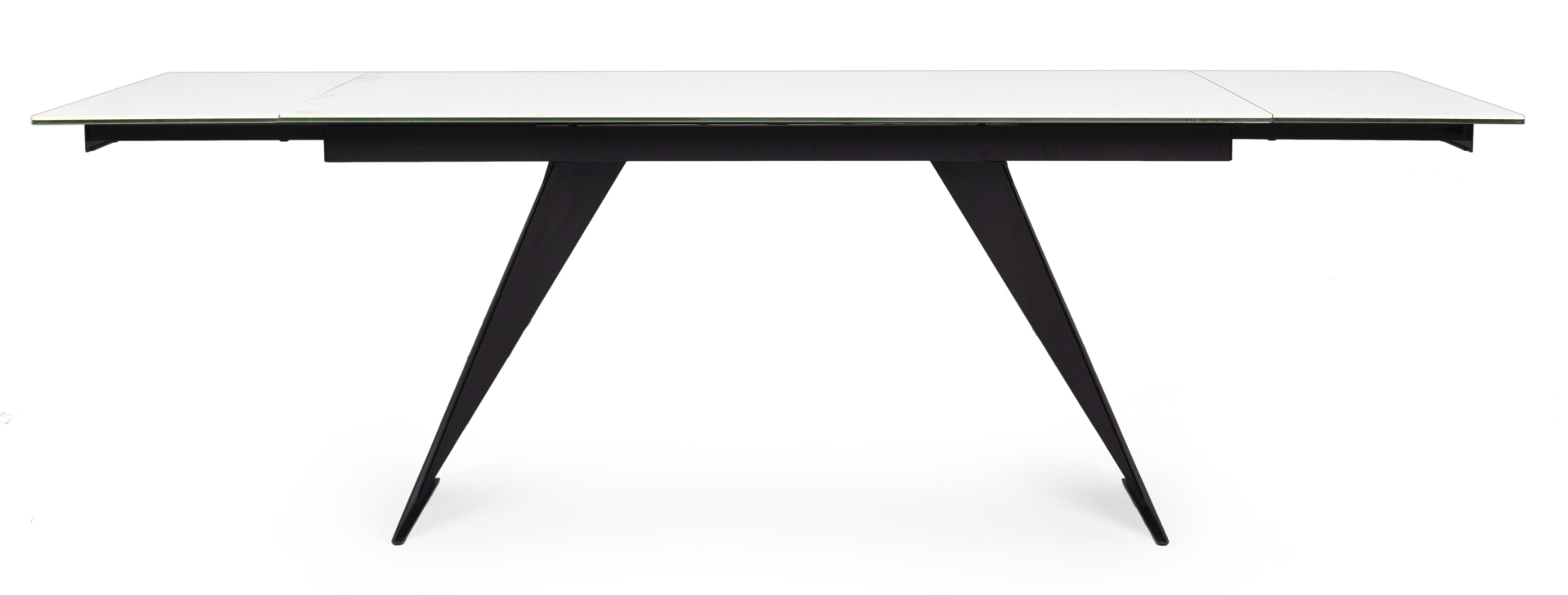 Der Esstisch Blazar überzeugt mit seinem moderndem Design. Gefertigt wurde er aus Keramik, welches einen weißen Farbton besitzt. Das Gestell des Tisches ist aus Metall und ist in eine schwarze Farbe. Der Tisch ist ausziehbar von 160 cm auf 240 cm.