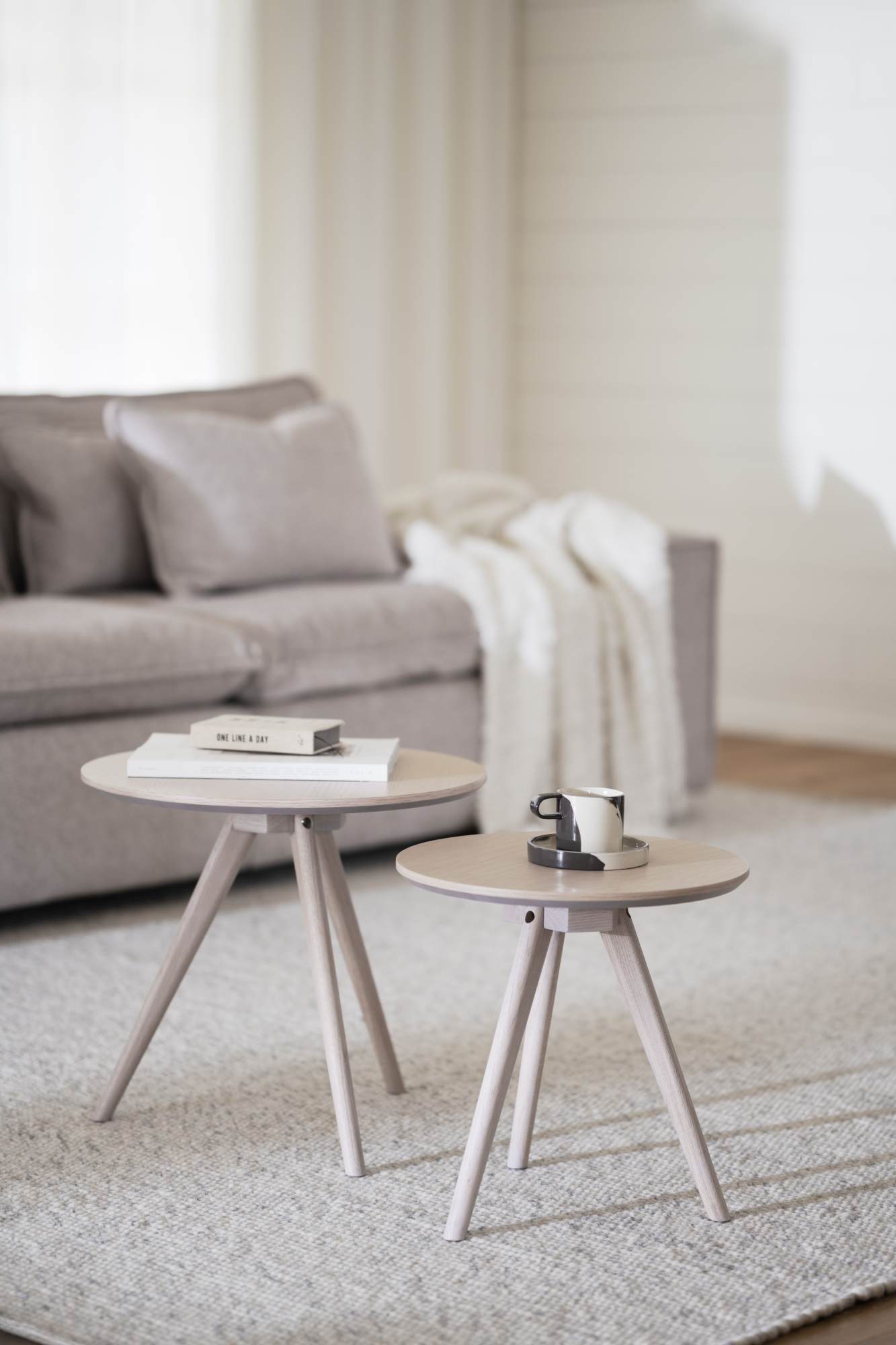 Hochwertiger Beistelltisch Yumi 2er-Set, Weiß pigmentiert für jede Einrichtung.