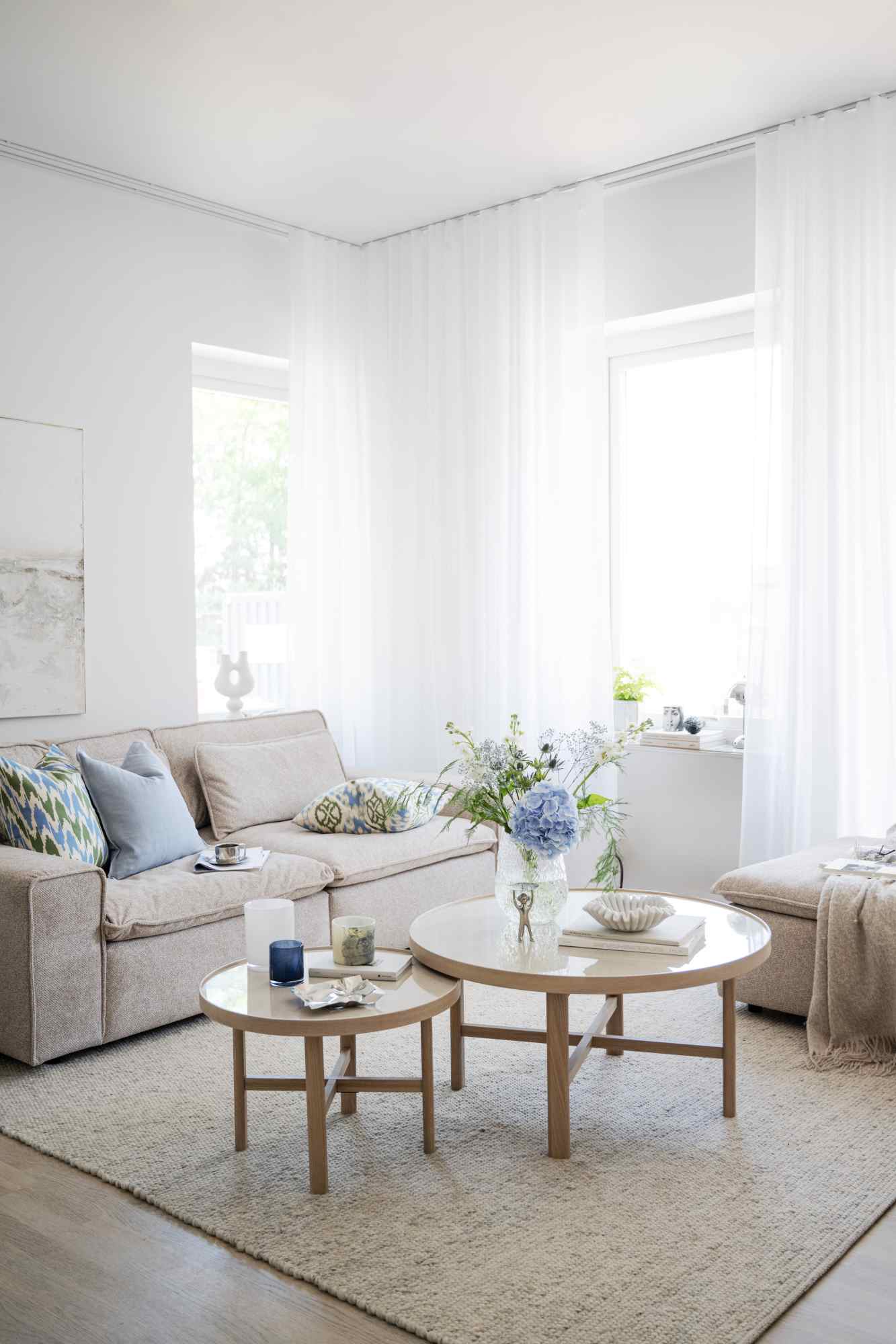 Couchtisch Marsden Rund 90cm, Weiß passt perfekt in stilvolle Wohnräume.