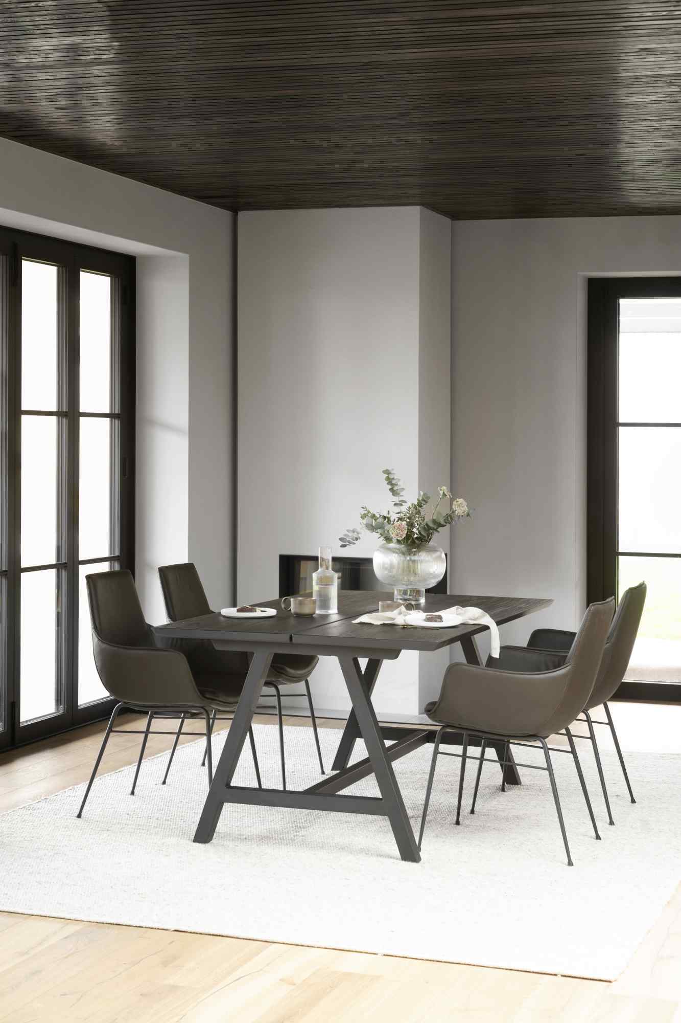 Esstisch Carradale A-Gestell Plus, Eiche Schwarz, 170x100cm passt perfekt in stilvolle Wohnräume.