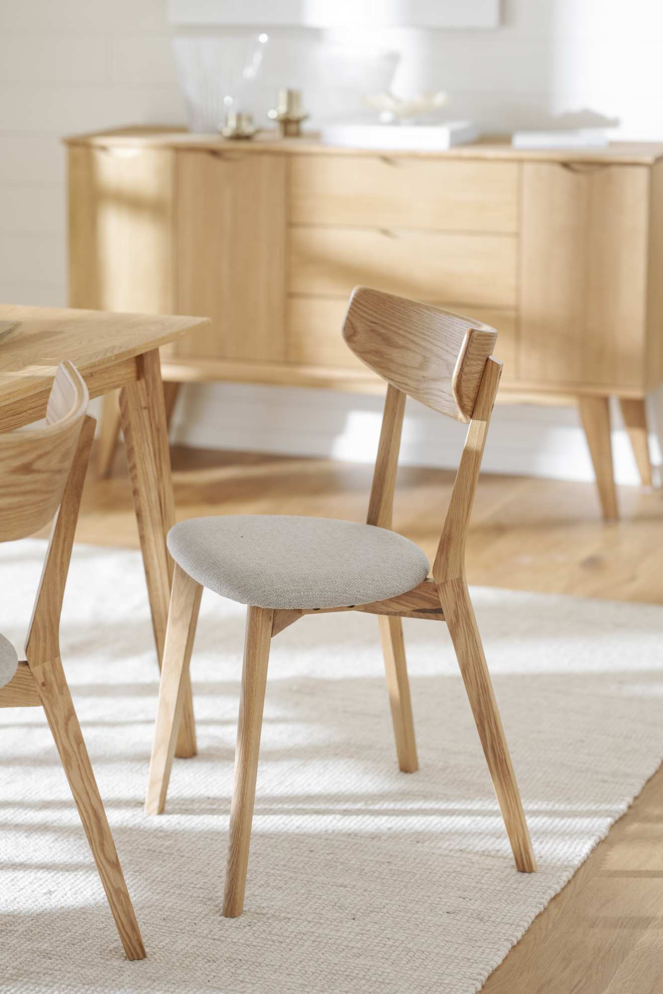Stuhl Ami Eiche 2er Set, Natur / Sand passt perfekt in stilvolle Wohnräume.
