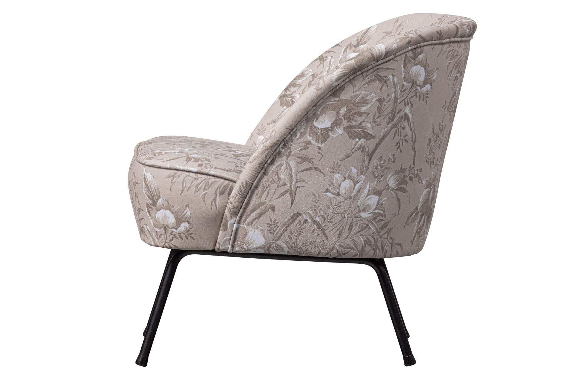 Der Sessel Vogue überzeugt mit seinem moderndem Design. Gefertigt wurde er aus Samt Stoff, welcher einen Beige Farbton besitzt. Das Gestell ist aus Metall und ist Schwarz. Die Sitzhöhe beträgt 44 cm.
