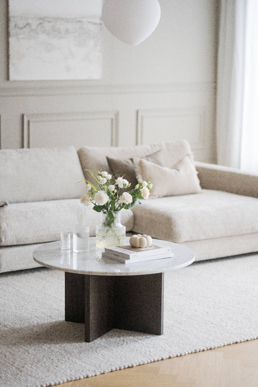 Edles Möbelstück: Couchtisch Brooksville, Marmor Rund 90cm, Weiß / Braun für stilvolle Einrichtung.