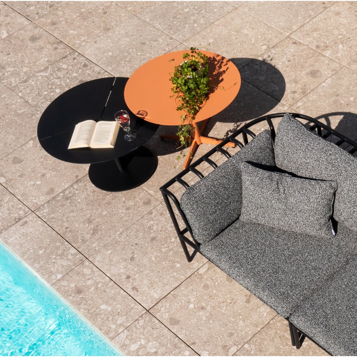 Gartencouchtisch Peace aus Aluminium - 80x80x40 cm, Schwarz