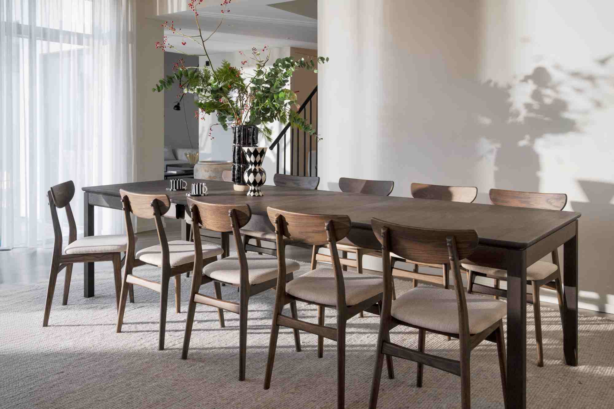 Design trifft Funktion: Esstisch Gardner 200cm, Eiche Braun.