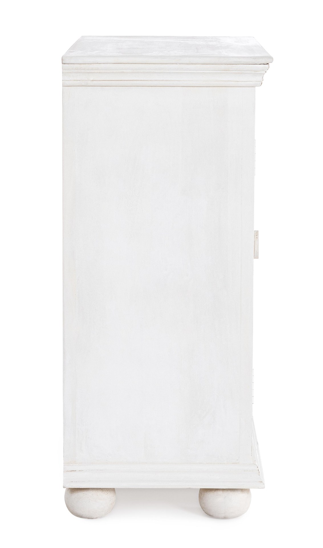 Das Sideboard Alina überzeugt mit seinem klassischen Design. Gefertigt wurde es aus Mango-Holz, welches einen weißen Farbton besitzt. Das Gestell ist auch aus Mango-Holz. Das Sideboard verfügt über zwei Türen. Die Breite beträgt 96 cm.