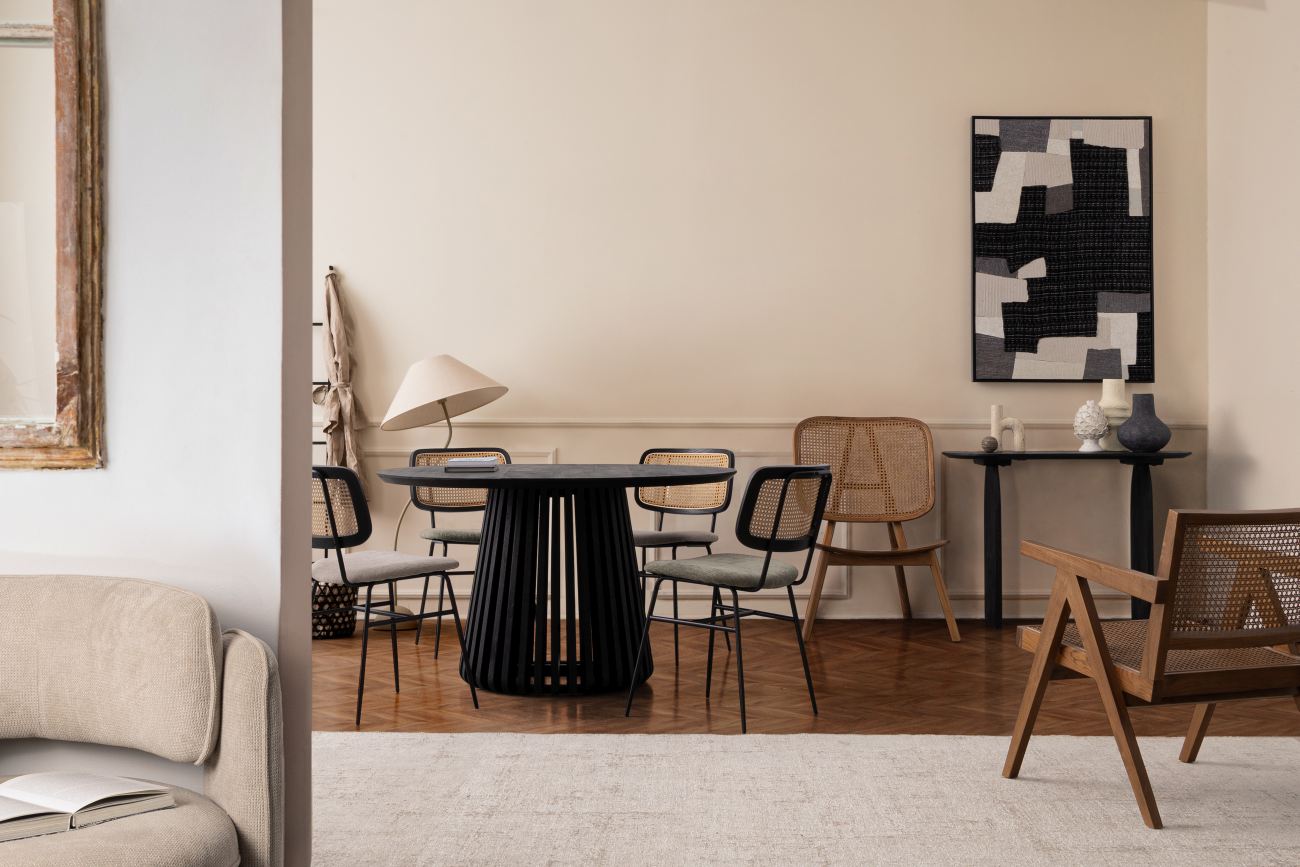 Esstisch Odion aus Mangoholz Ø 130 cm, Schwarz