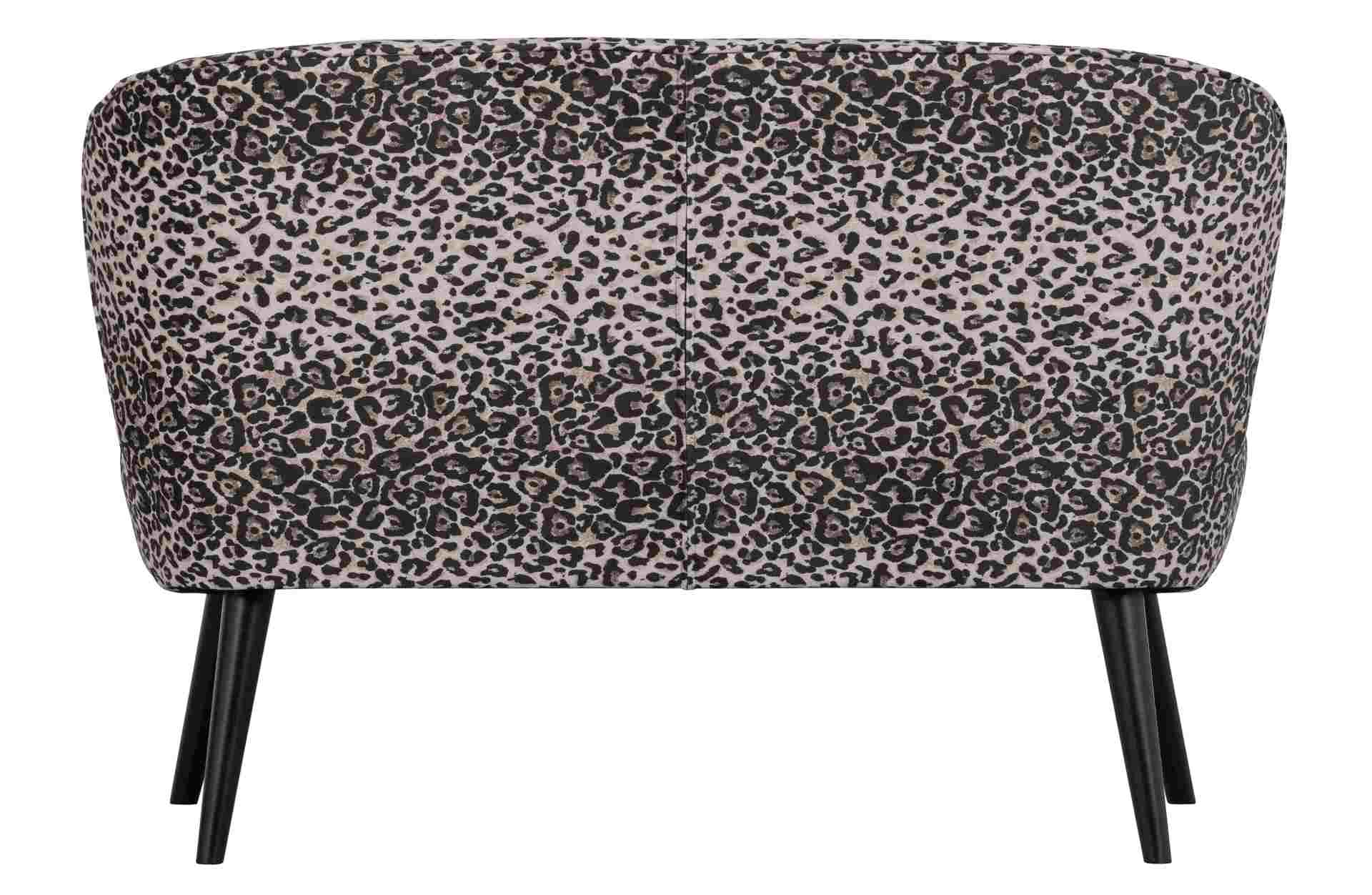 Das 2-Sitzer Sofa Megan überzeugt mit seinem klassischen Design. Gefertigt wurde es aus Kunststofffasern, welche einen einen Panther Look besitzen. Das Gestell ist aus Metall und hat eine schwarze Farbe. Die Sitzhöhe beträgt 45 cm.