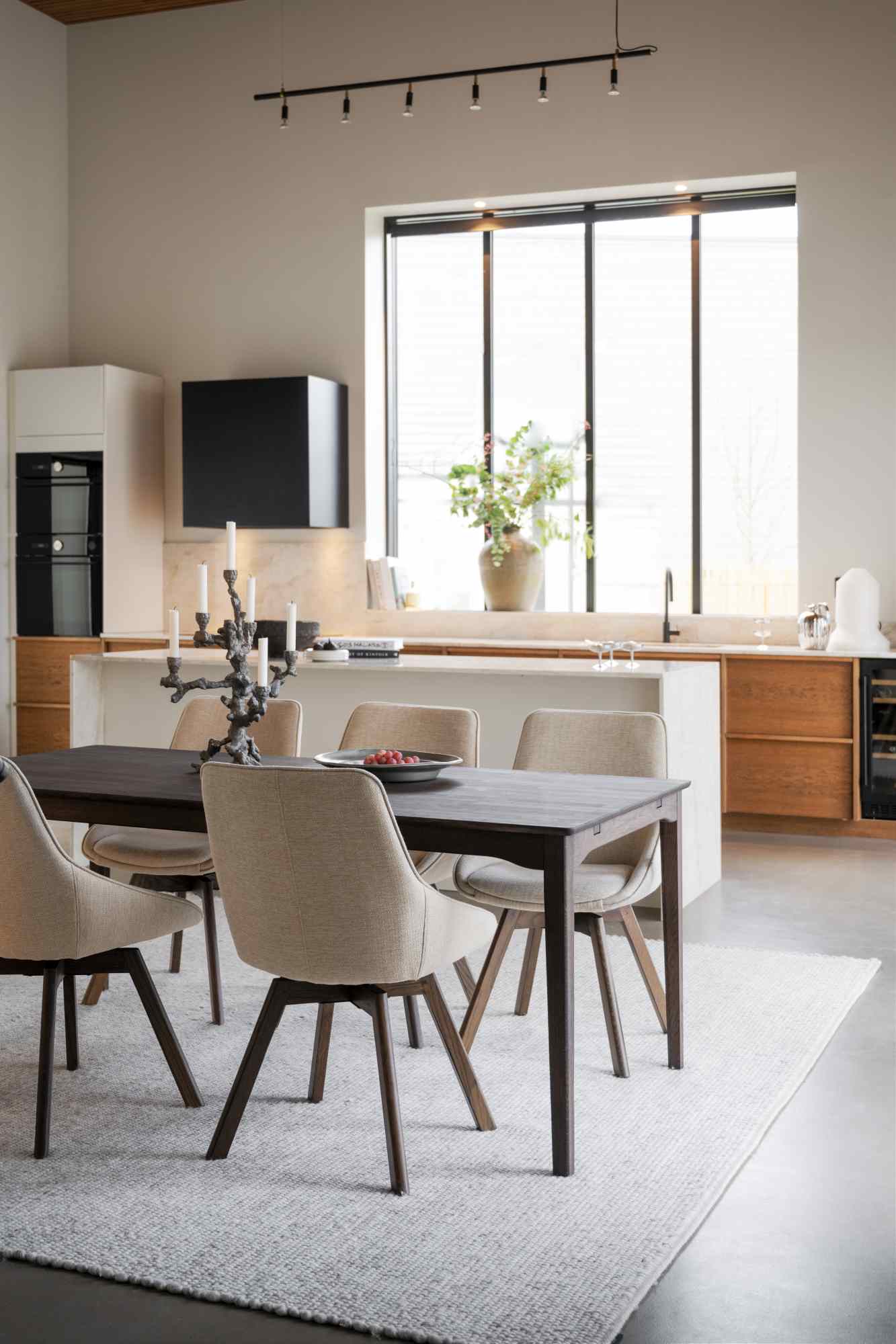 Komfortabel & schön – Esstisch Markham 180x90cm, Eiche Braun.