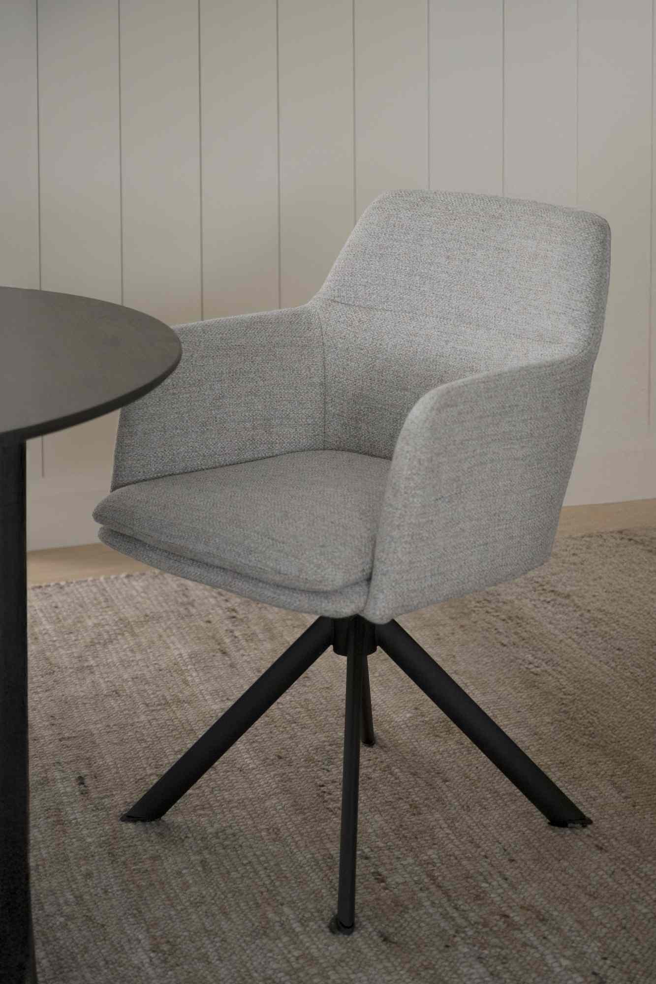 Stuhl Gladstone 2er Set mit Armlehnen, drehbar, Hellbeige – modernes Design trifft Komfort.