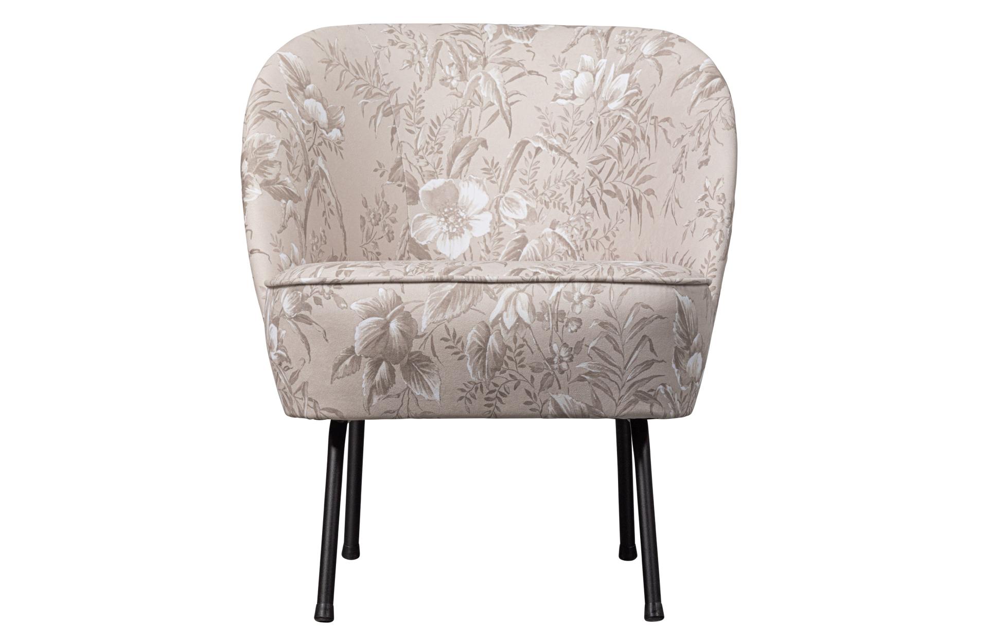 Der Sessel Vogue überzeugt mit seinem moderndem Design. Gefertigt wurde er aus Samt Stoff, welcher einen Beige Farbton besitzt. Das Gestell ist aus Metall und ist Schwarz. Die Sitzhöhe beträgt 44 cm.