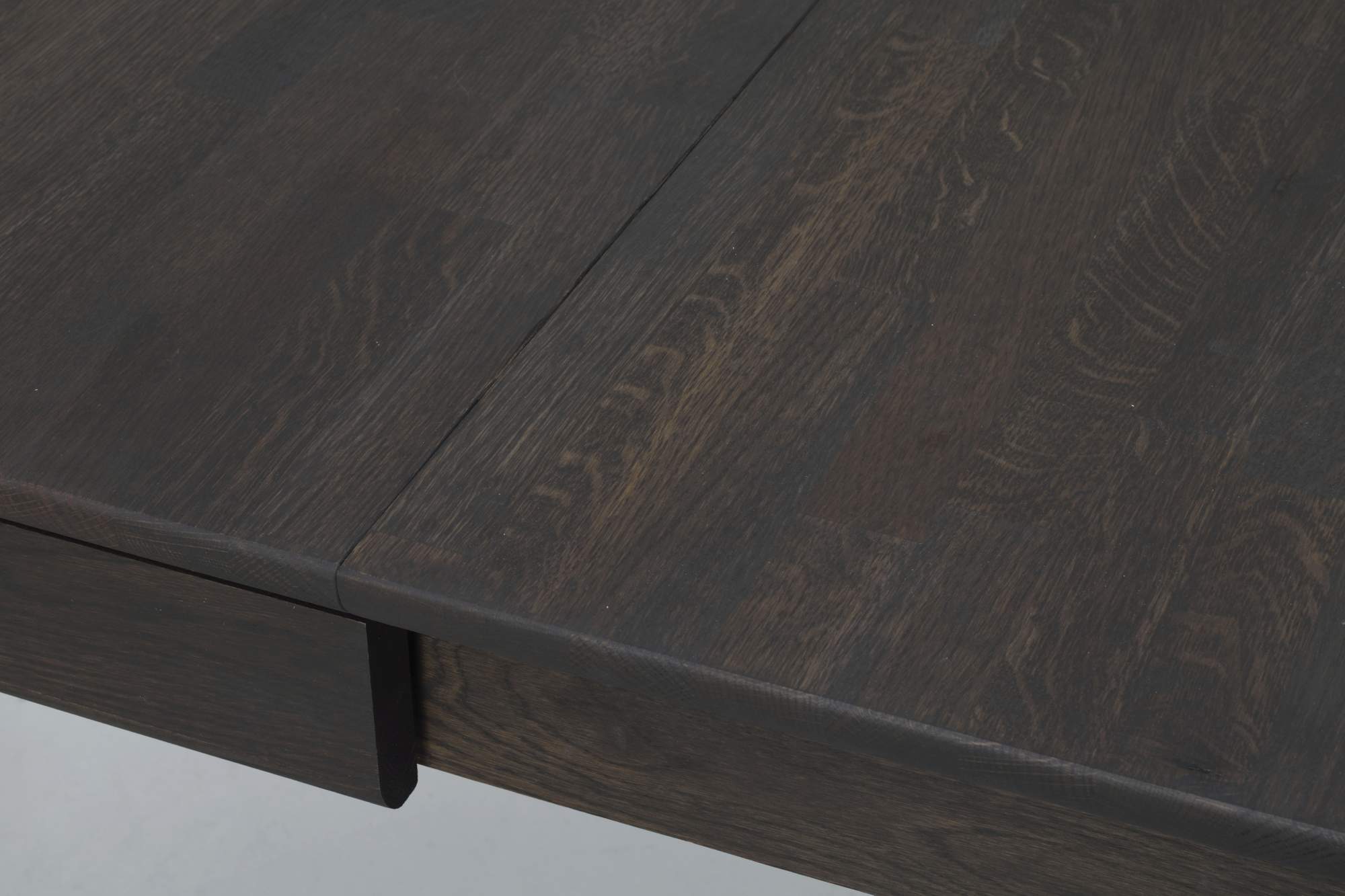 Design trifft Funktion: Esstisch Gardner 200cm, Eiche Braun.